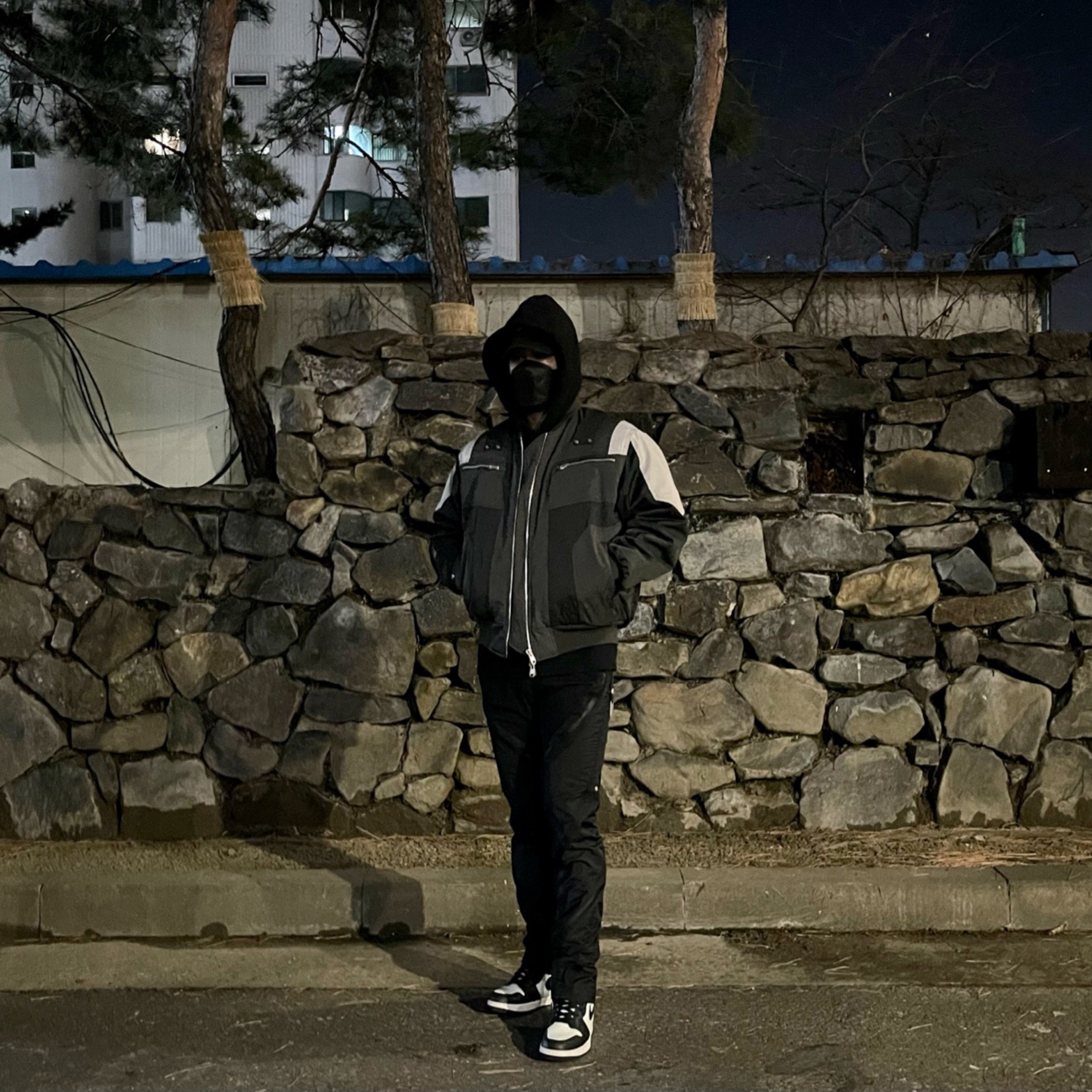 Undermycar Wani Kame Multi Block Pocket Turtle Bomber Driftwood - 22FW, Jordan 1 Retro High OG Black Mocha 착용 스타일 - 1