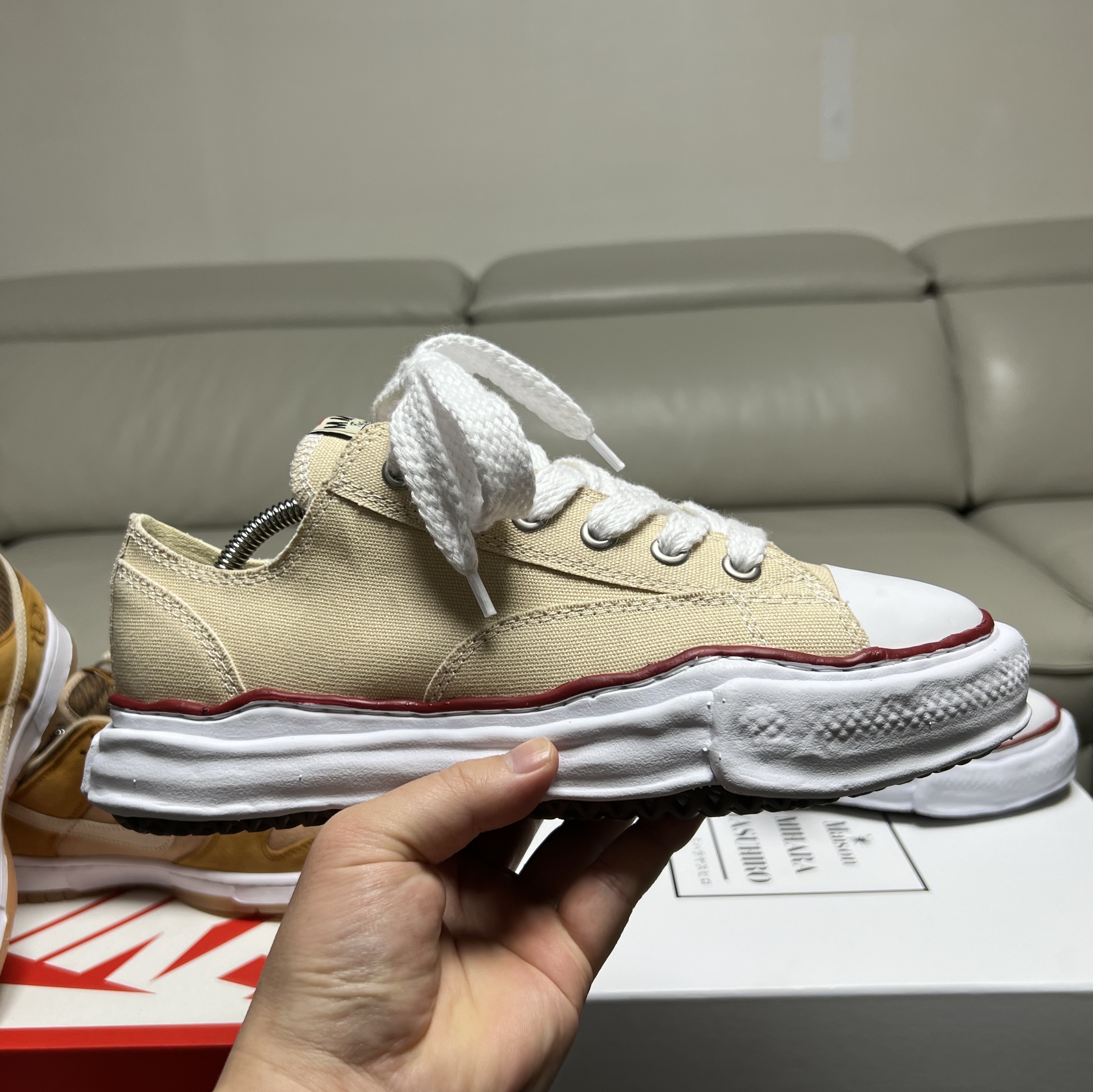 Maison Mihara Yasuhiro Peterson OG Sole Canvas Low-top Sneakers Natural 착용 스타일 - 2