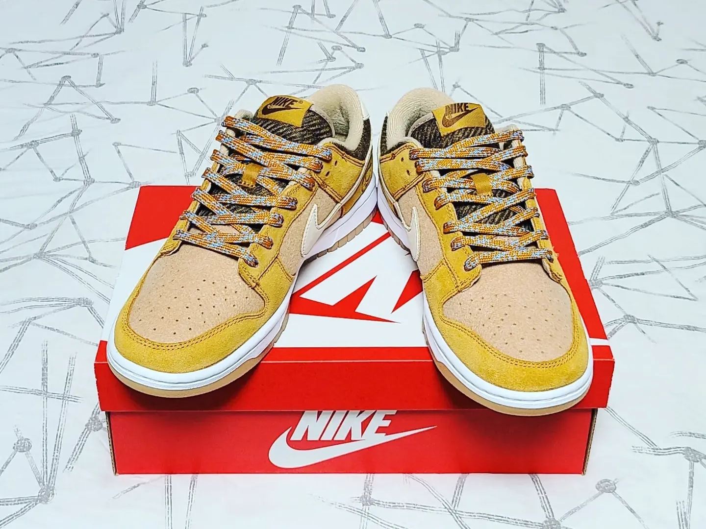 Nike Dunk Low SE Praline Desert Ochre 착용 스타일 - 3