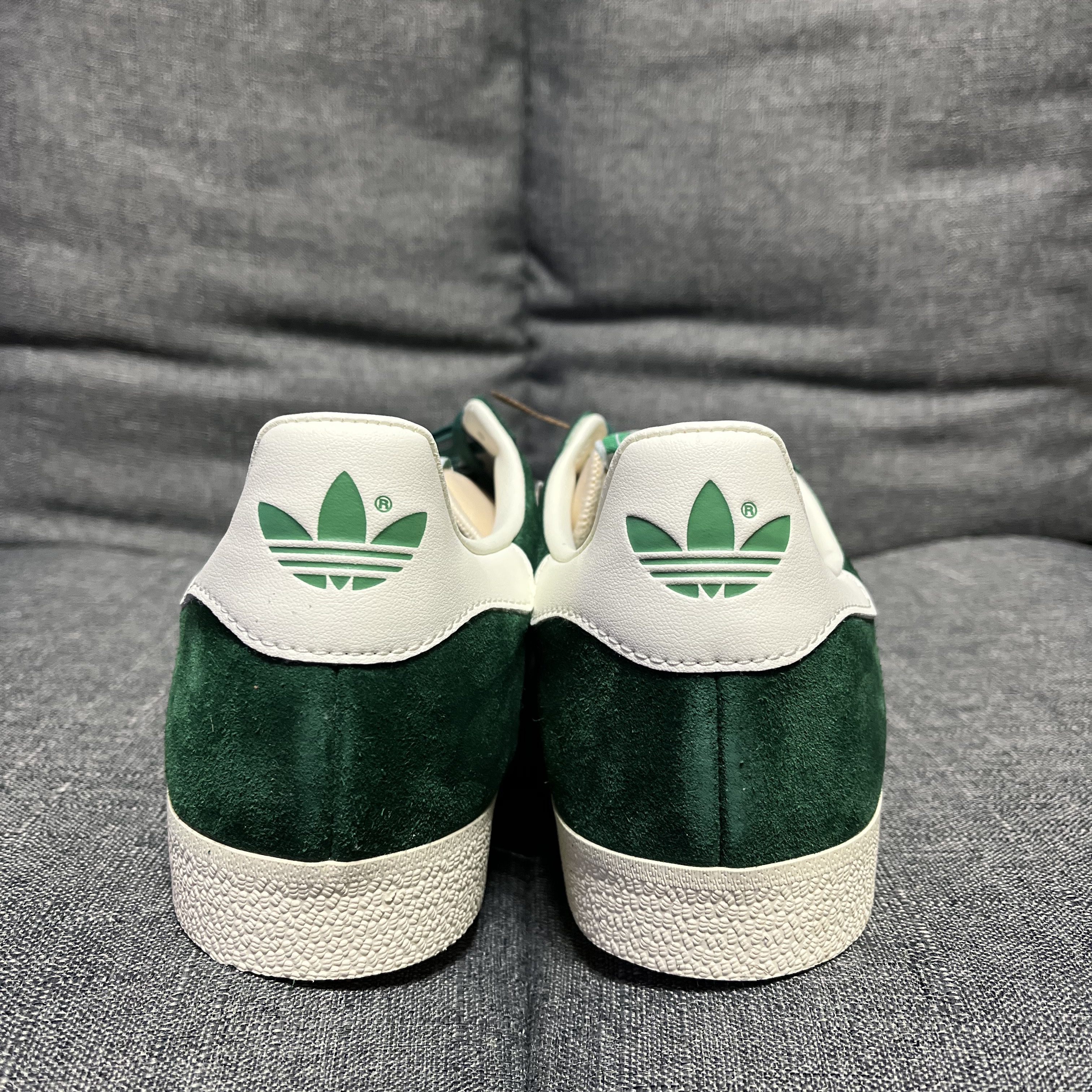 Adidas Gazelle Dark Green Cream White 착용 스타일 - 3