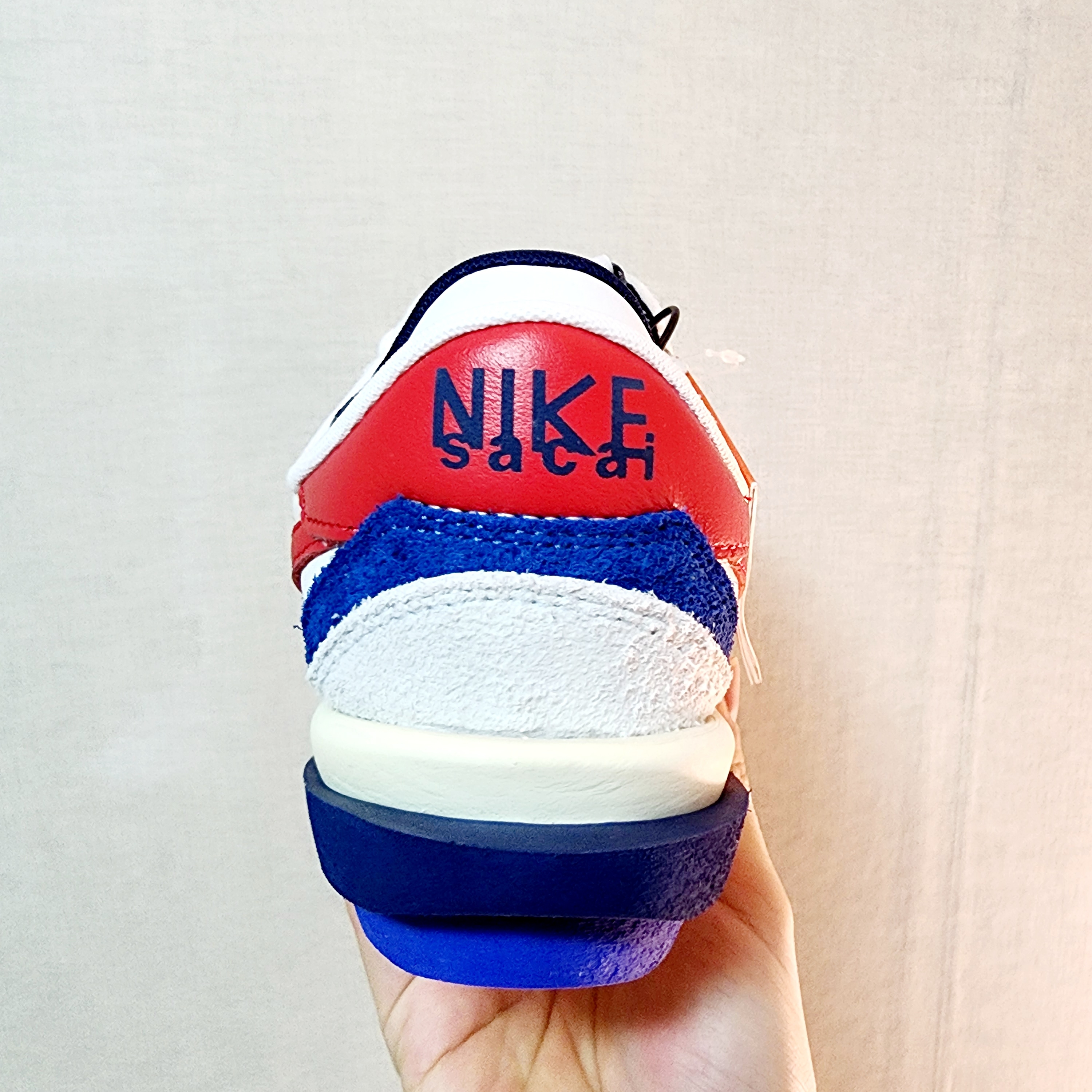 Nike x Sacai Zoom Cortez SP White and University Red 착용 스타일 - 2
