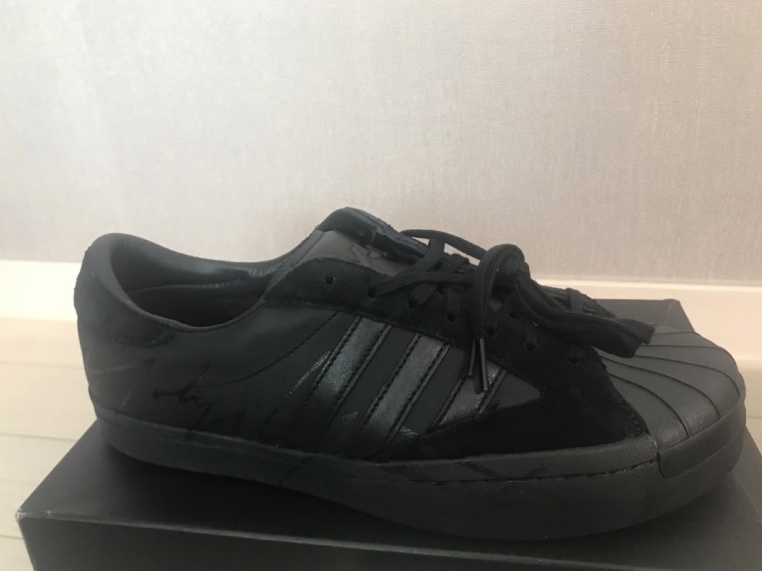 Y-3 Yohji Star Triple Black 착용 스타일