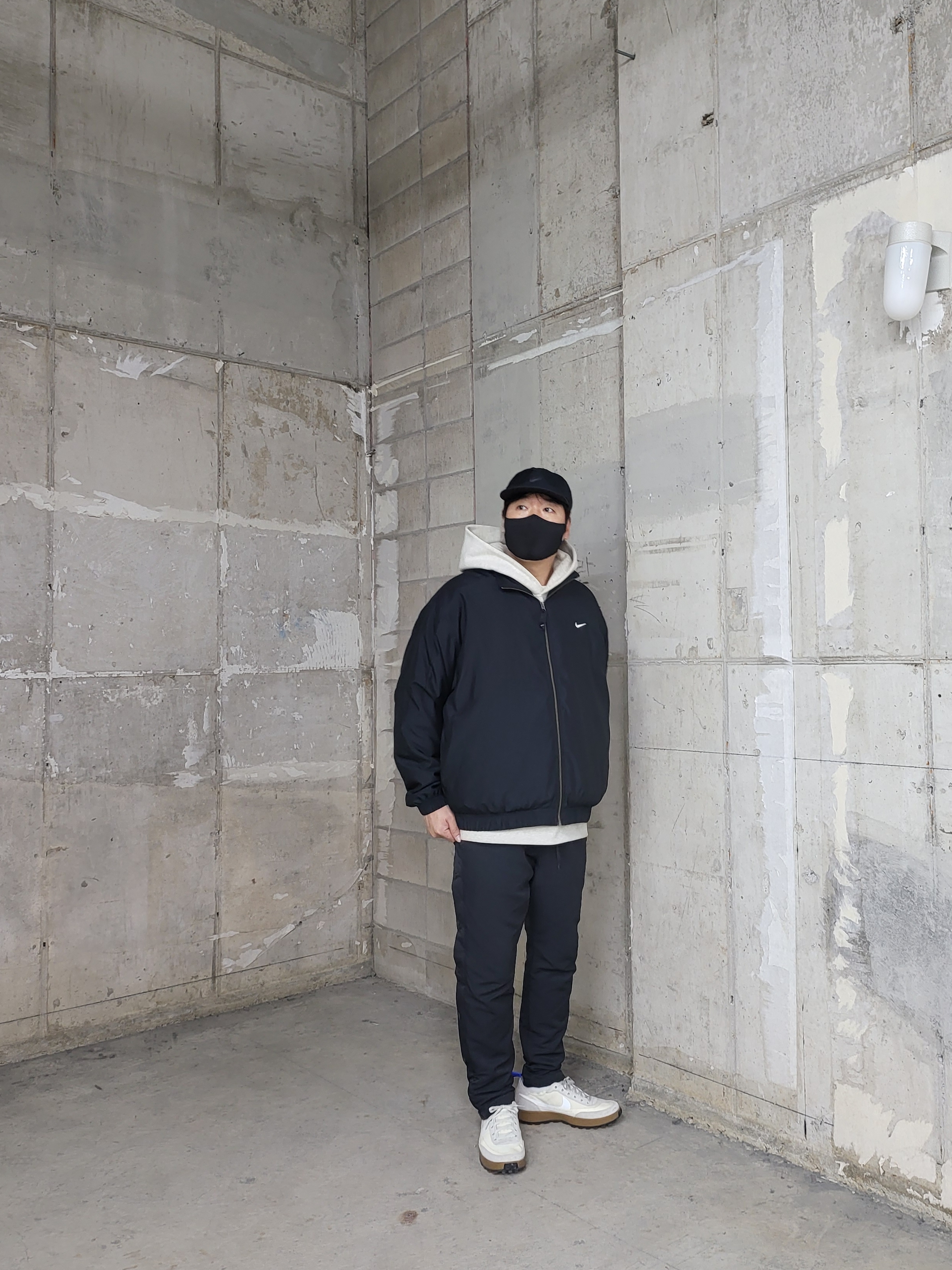 Essentials 3D Silicon Applique Pullover Hoodie Oatmeal/Oatmeal Heather/Light Heather Oatmeal 2020, Nike NRG Solo Swoosh Satin Bomber Jacket Black Kumquat - US/EU 착용 스타일 - 3