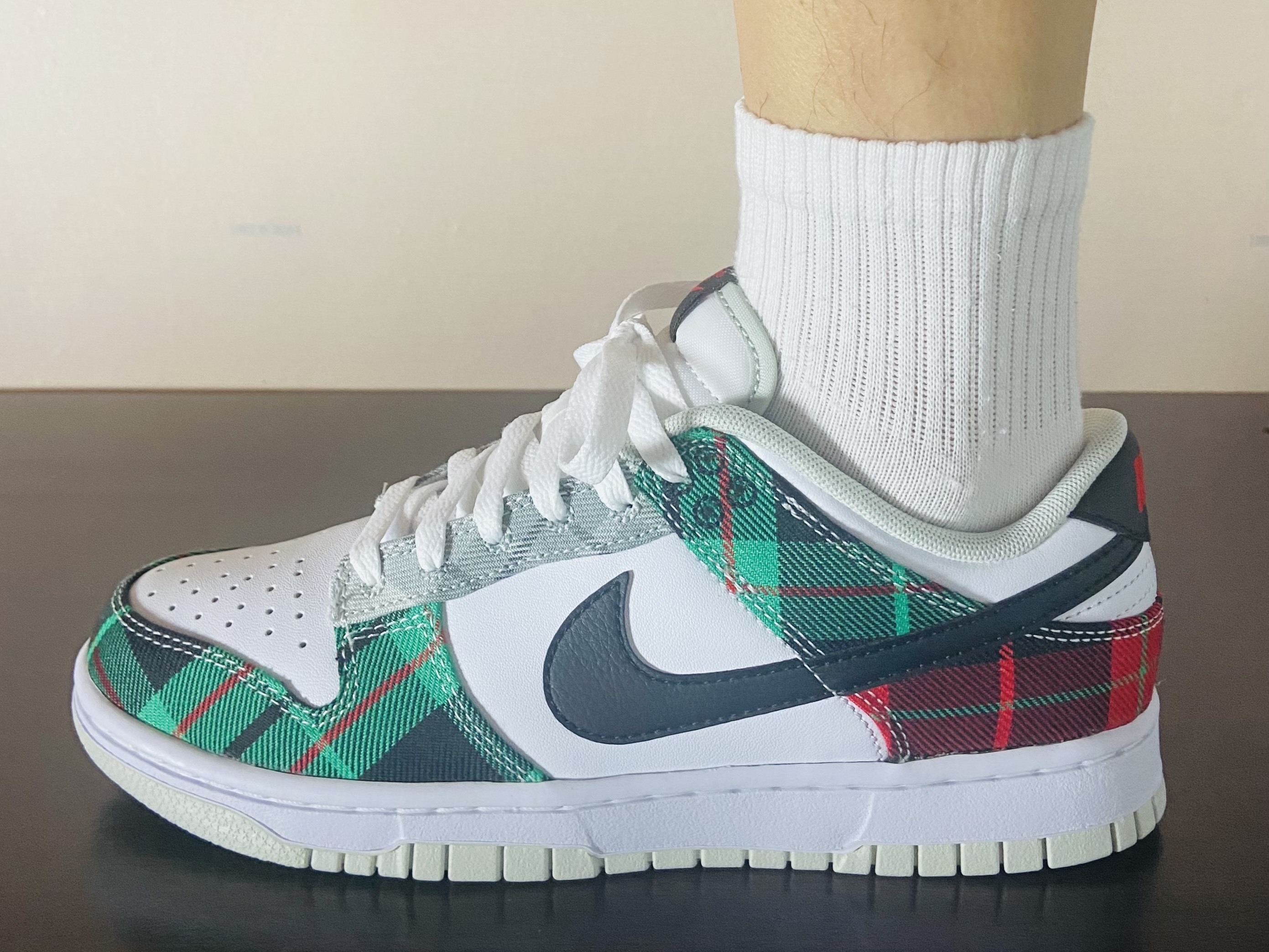 Nike Dunk Low Retro PRM White and Black 착용 스타일