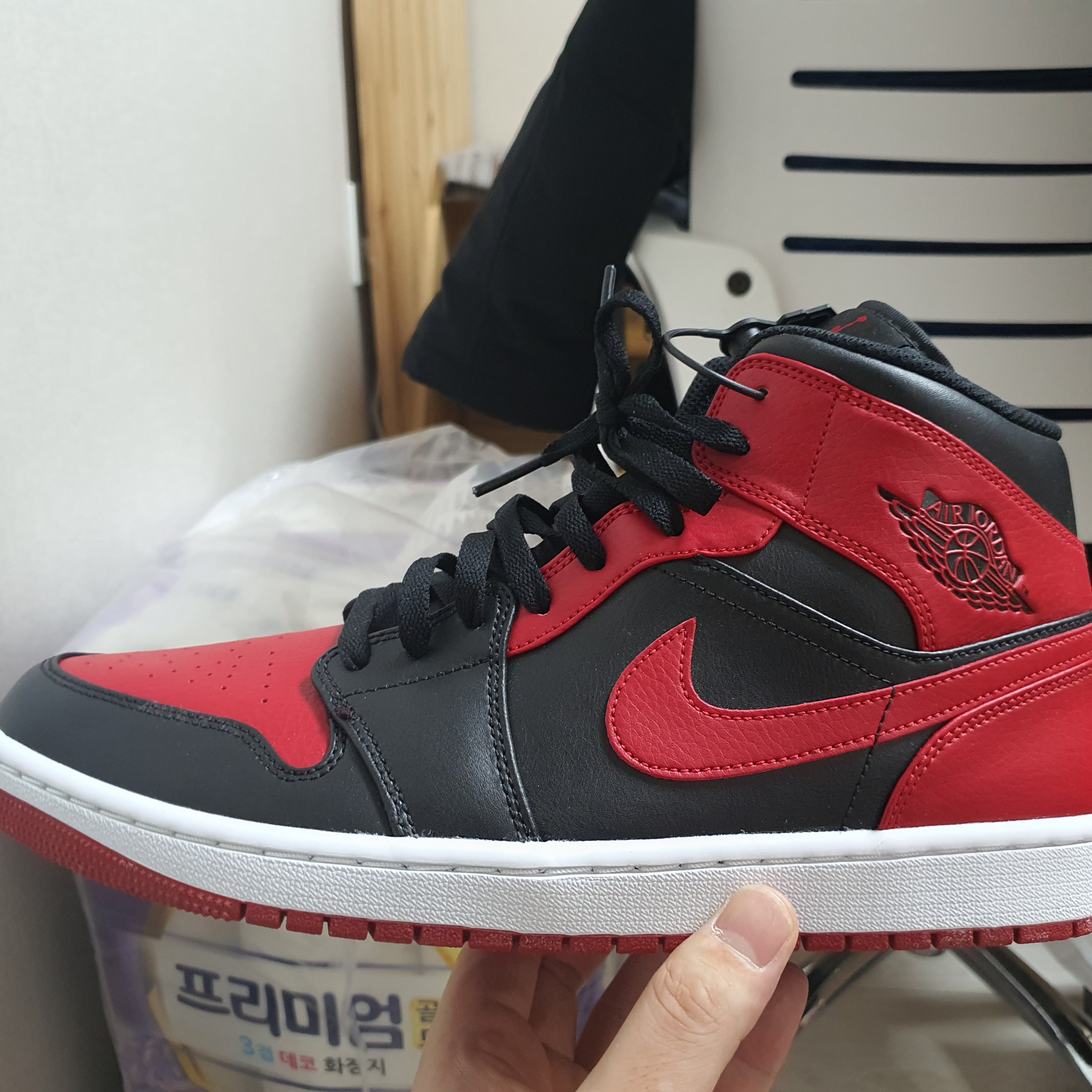 Jordan 1 Mid Bred Banned 2020 착용 스타일 - 2