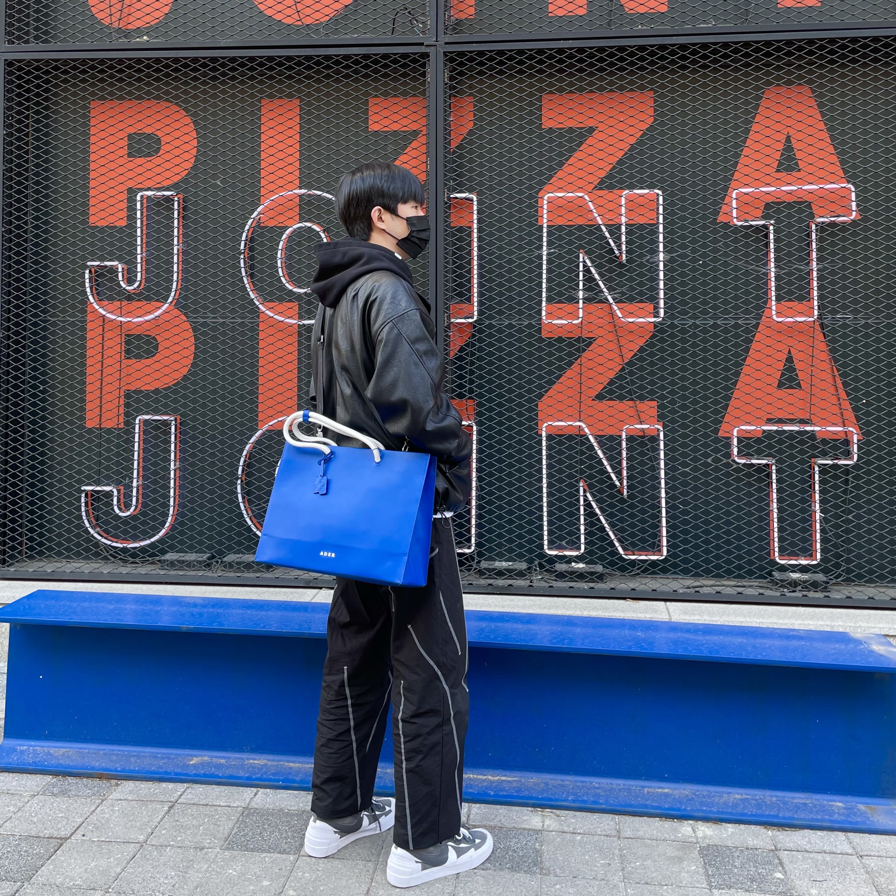 Ader Error Wide Blue Bag Blue, Nike x Sacai Blazer Low Iron Grey 착용 스타일