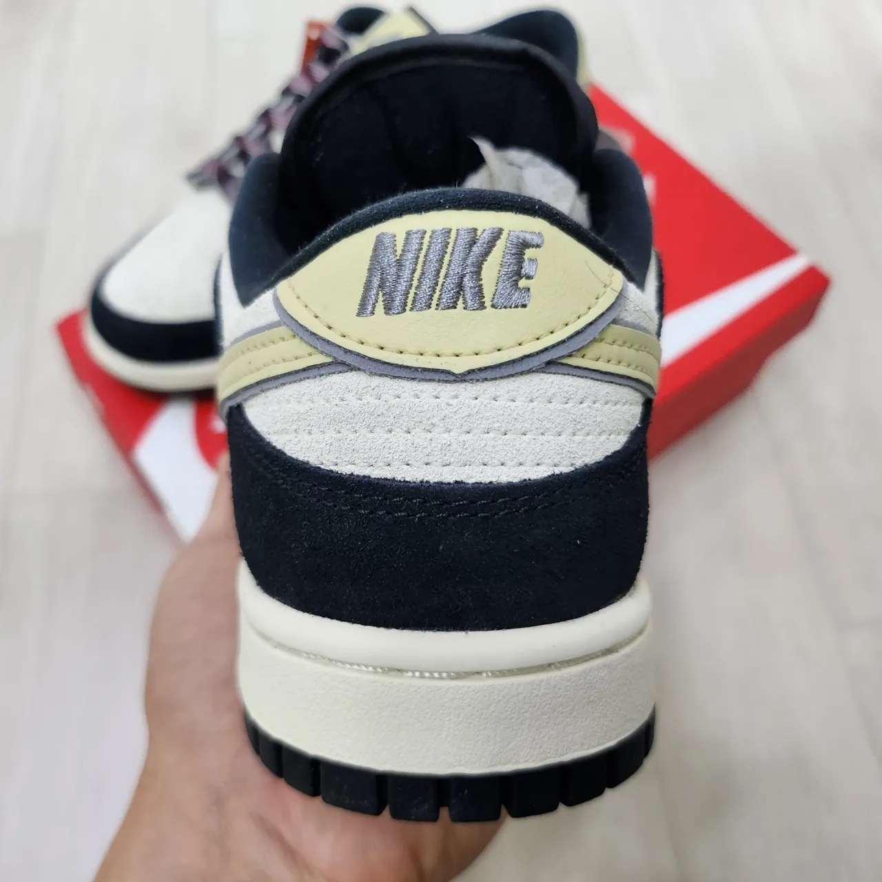 (W) Nike Dunk Low LX Black Suede 착용 스타일 - 3