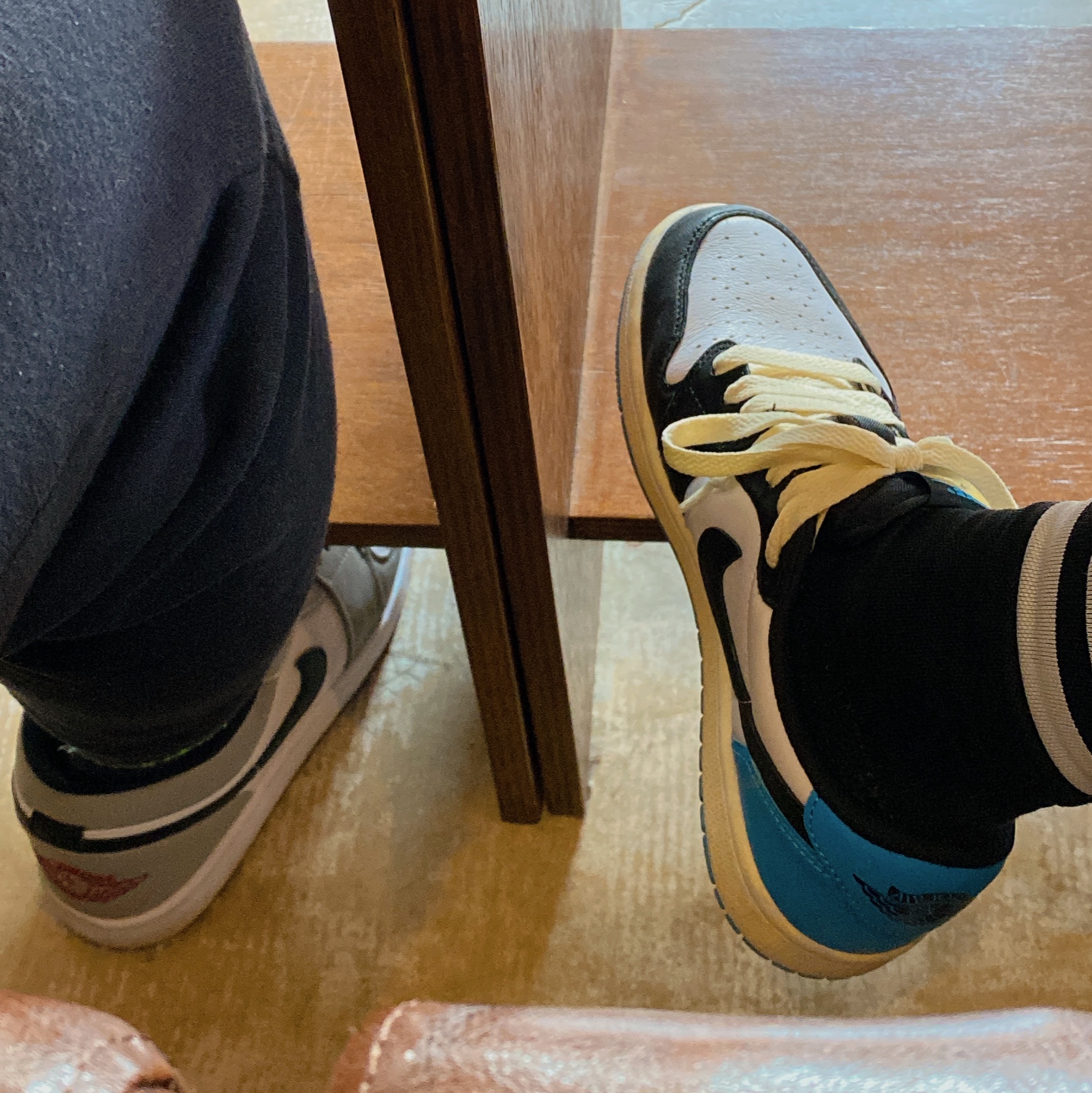 (W) Jordan 1 Retro Low OG Black and Dark Powder Blue 착용 스타일