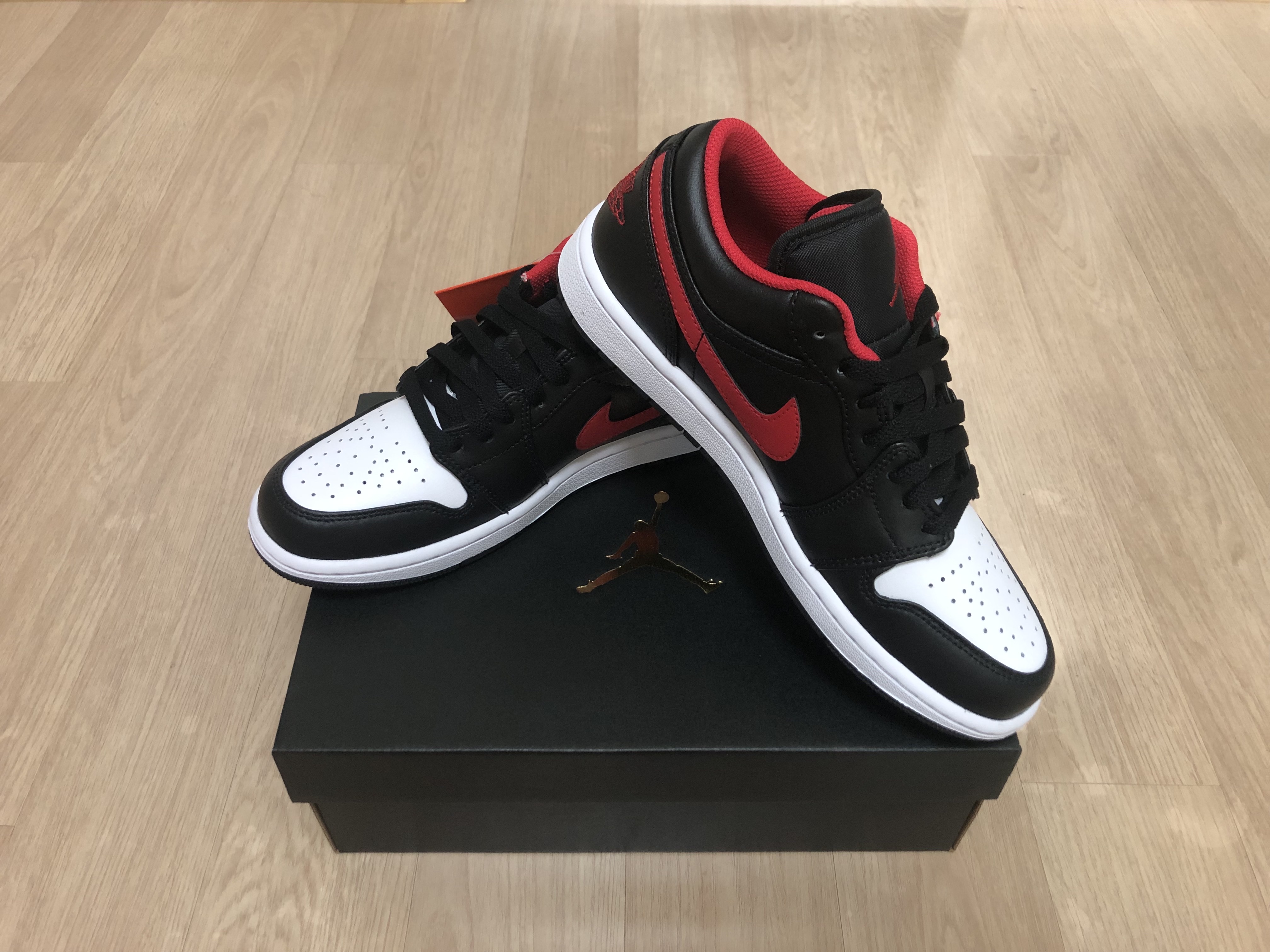 Jordan 1 Low Black Fire Red, (GS) Jordan 1 Low Black Fire Red 착용 스타일 - 2