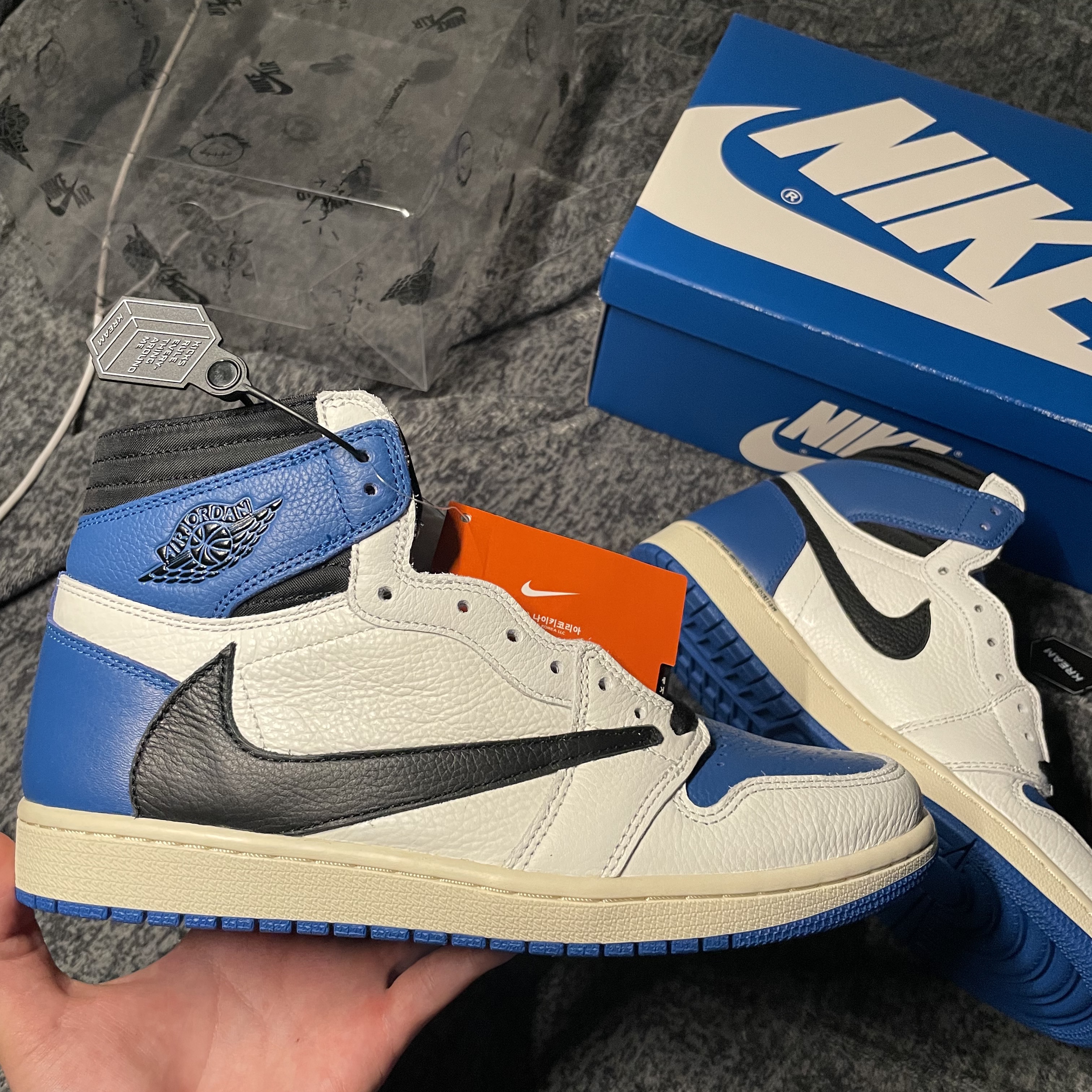 Jordan 1 x Travis Scott x Fragment Retro High OG SP Military Blue 착용 스타일