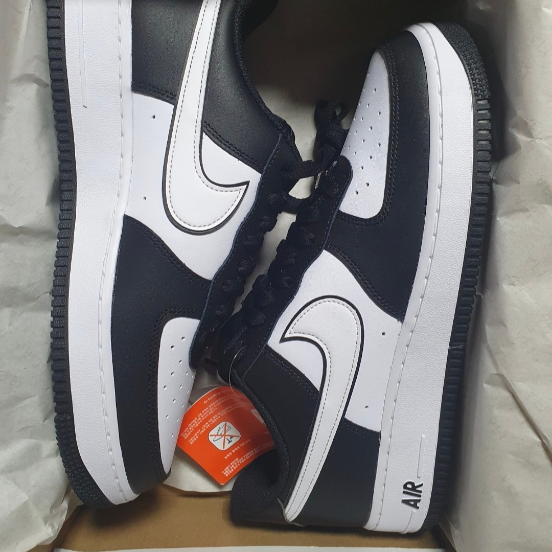 Nike Air Force 1 '07 Black White 착용 스타일 - 1