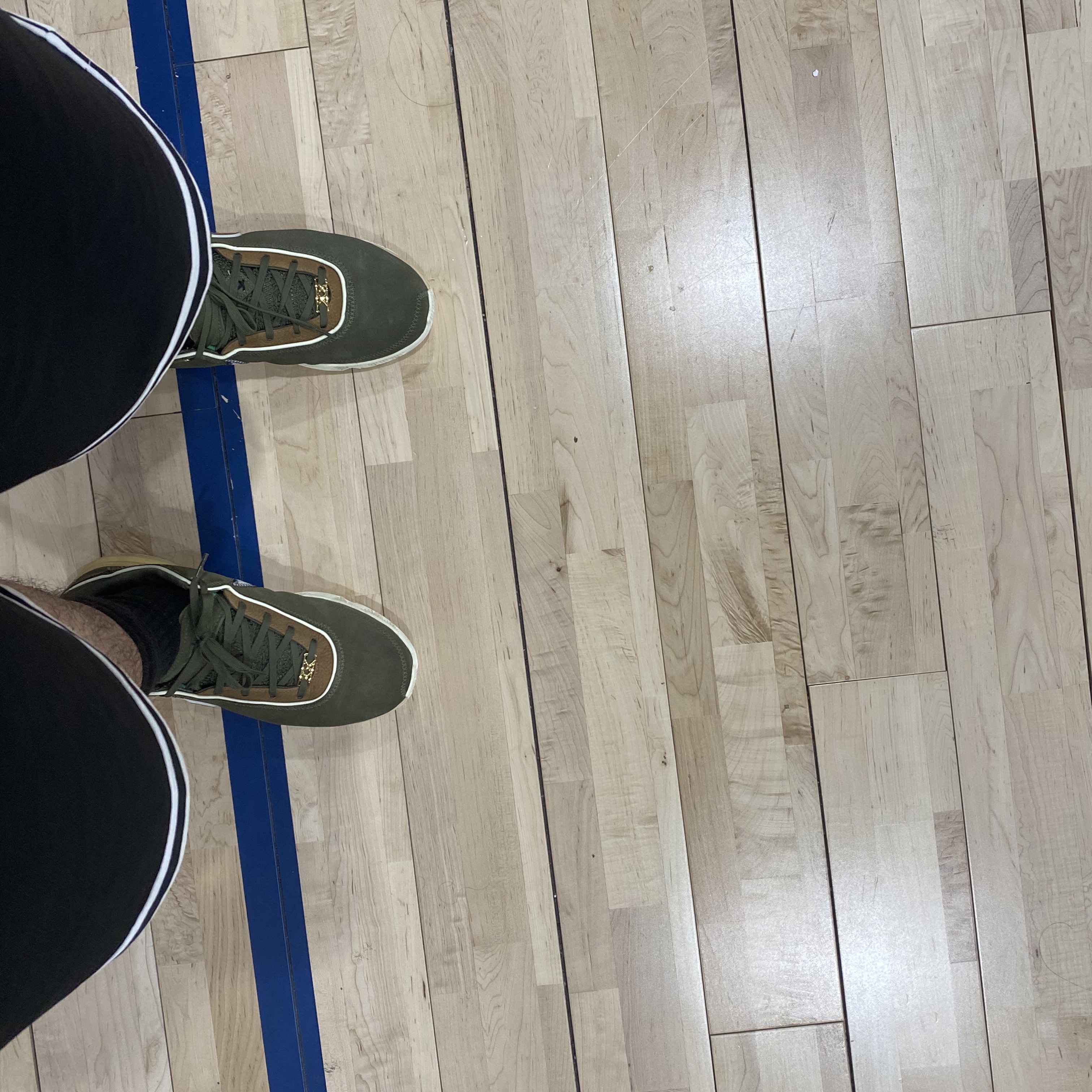 Nike LeBron XX EP Olive Suede 착용 스타일