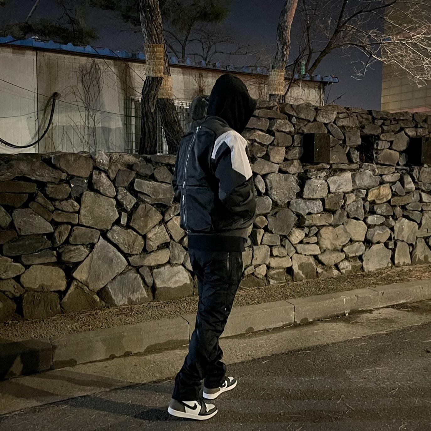 Undermycar Wani Kame Multi Block Pocket Turtle Bomber Driftwood - 22FW, Jordan 1 Retro High OG Black Mocha 착용 스타일 - 2