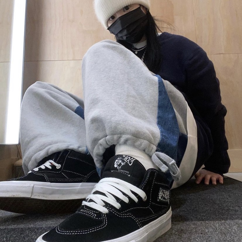 Vans Half Cab Pro Black White 착용 스타일 - 2