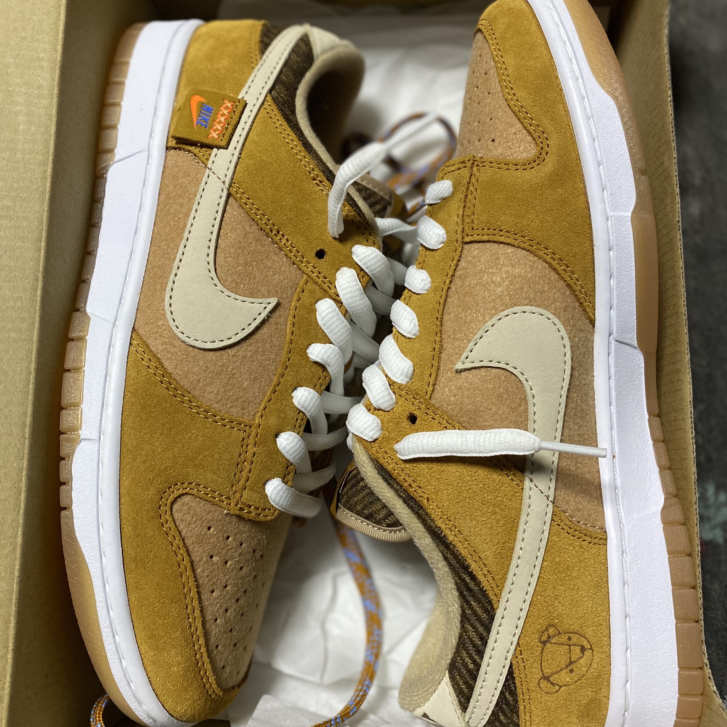 Nike Dunk Low SE Praline Desert Ochre 착용 스타일