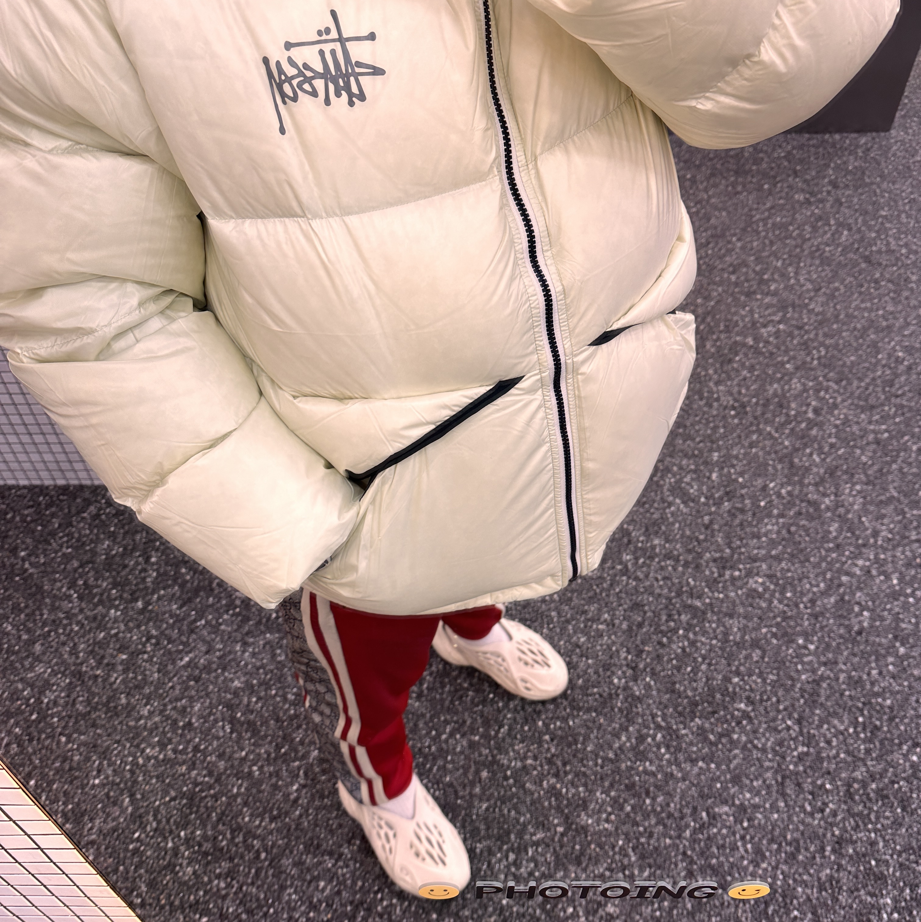Stussy Micro Ripstop Down Parka Bone, Adidas Yeezy Foam RNNR Sand 착용 스타일