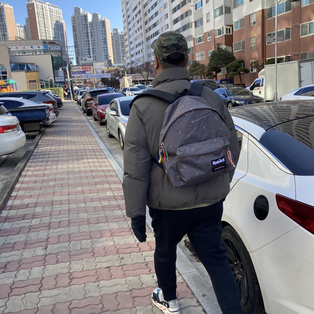 Supreme Ventile Camp Cap Woodland Camo - 22FW, Adidas Yeezy Boost 700 Wave Runner Solid Grey 2021/2022 착용 스타일