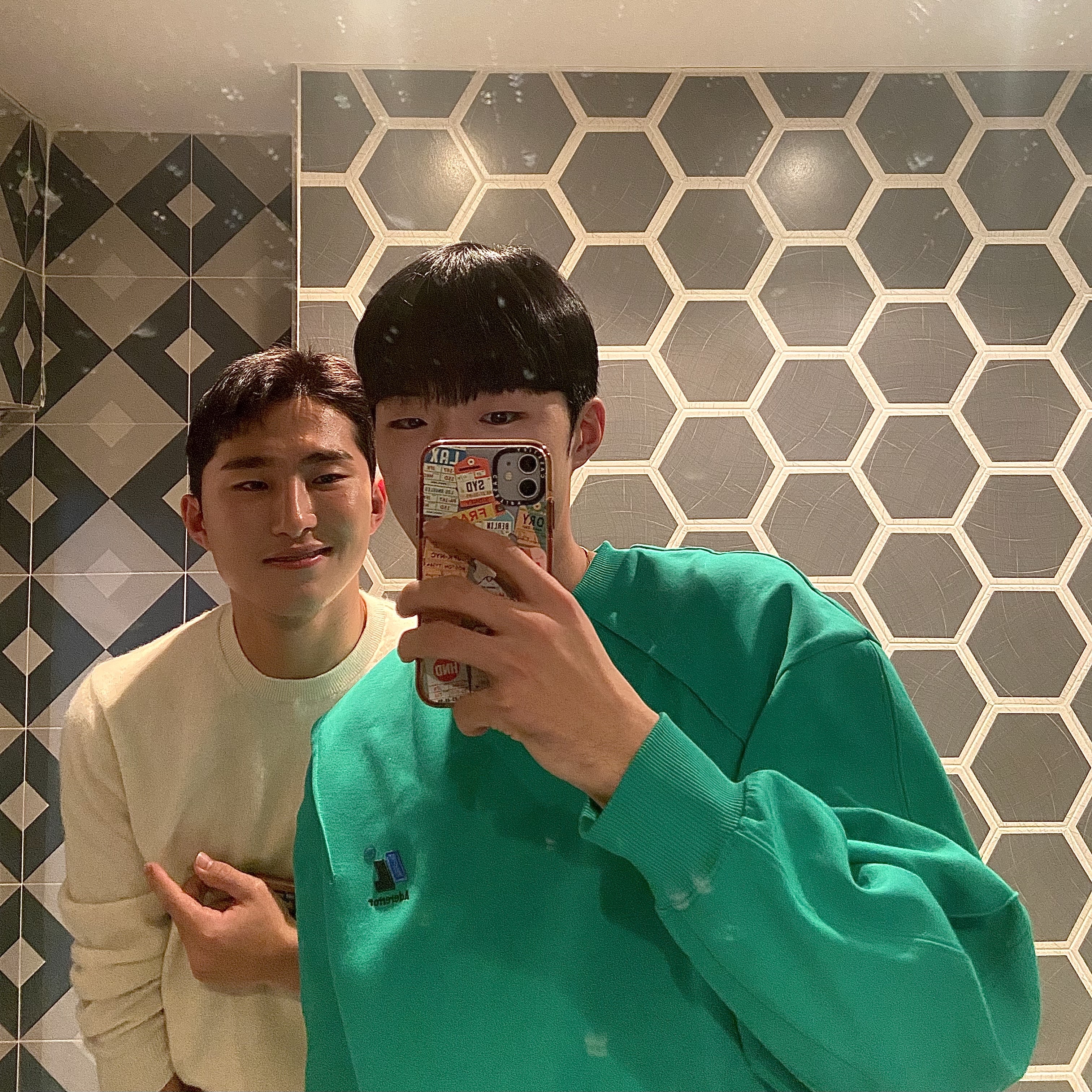 Zara x Ader Error Oversize Sweatshirt Green 착용 스타일