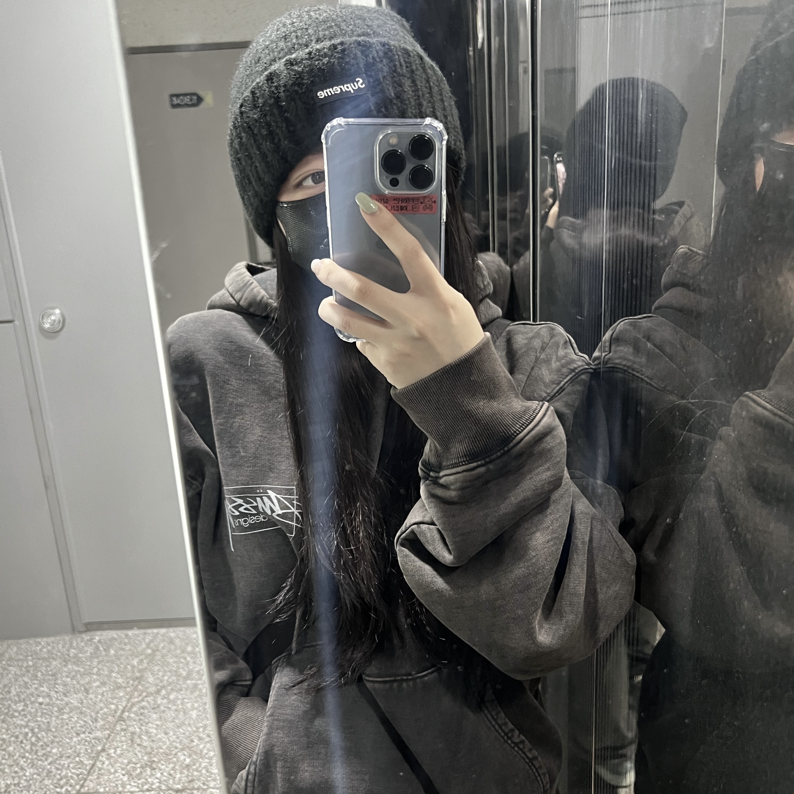 Stussy Dyed Stussy Designs Hoodie Black, Supreme Gradient Stripe Beanie Solid Black - 21FW 착용 스타일 - 1