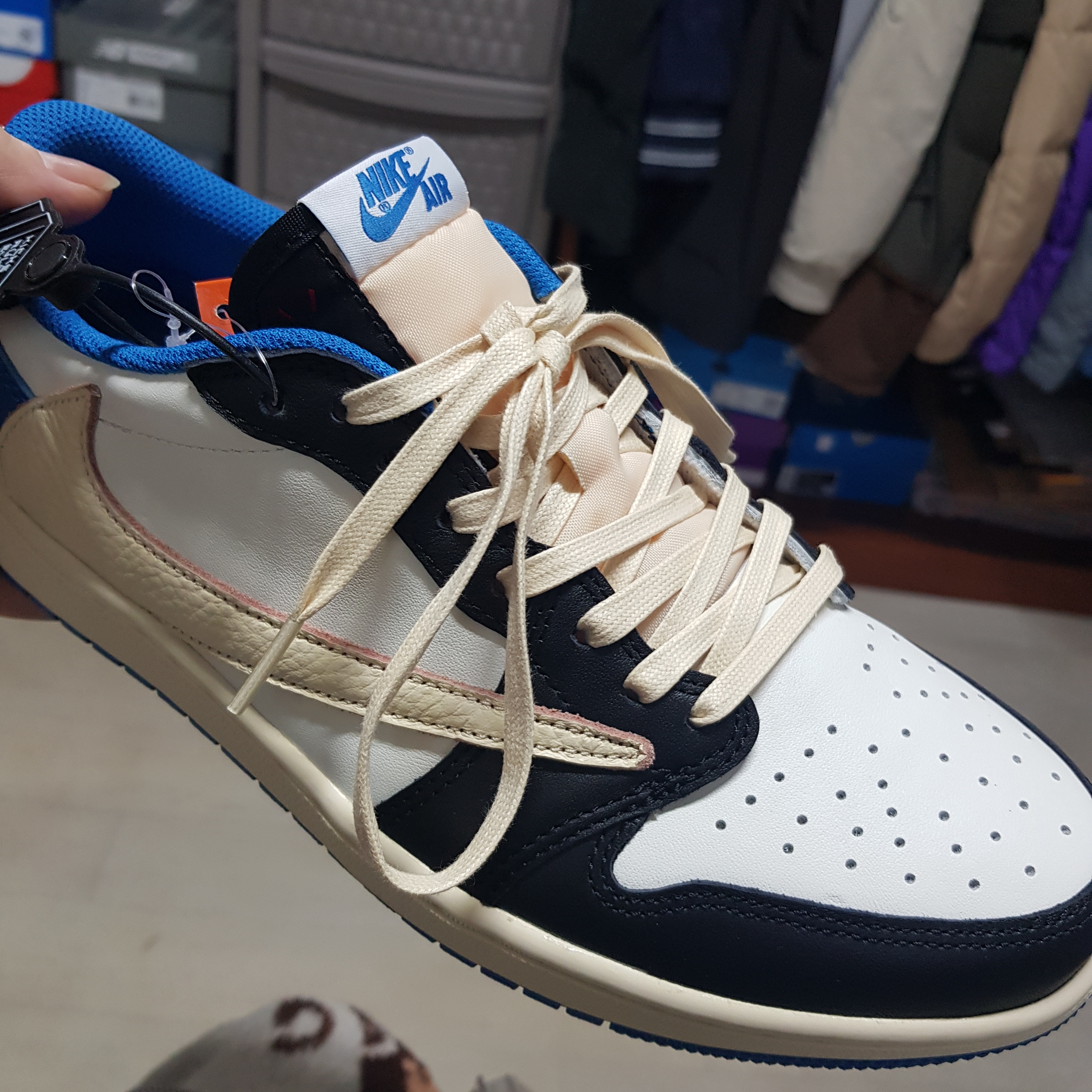 Jordan 1 x Travis Scott x Fragment Retro Low OG SP Military Blue 착용 스타일