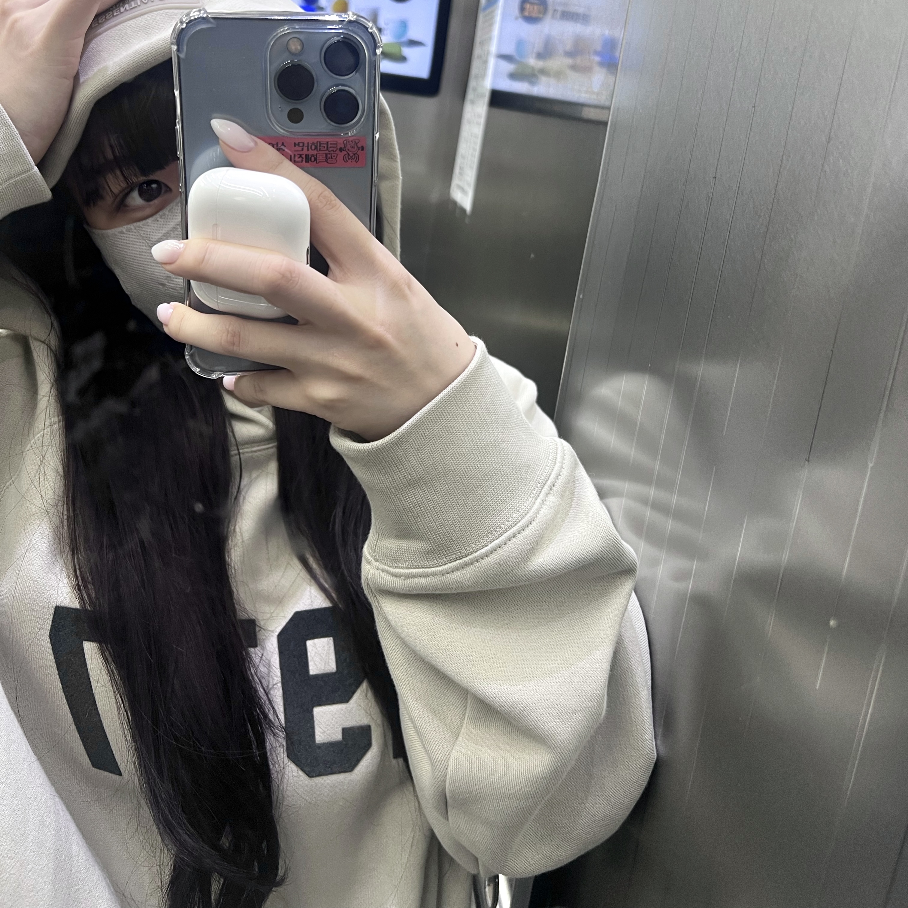 Essentials 1977 Hoodie Wheat - 22SS 착용 스타일 - 1