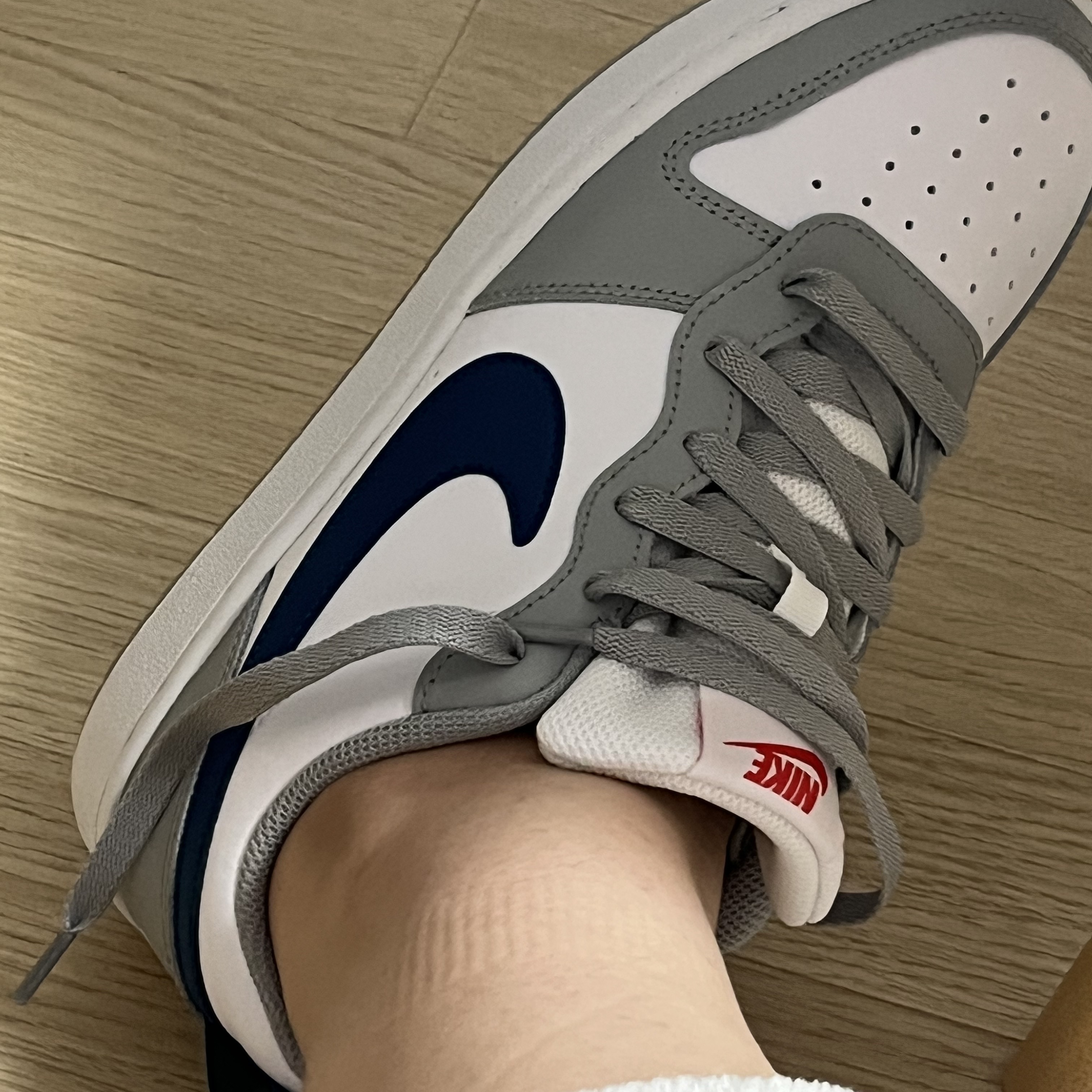 (GS) Nike Court Borough Low 2 Light Smoke Grey 착용 스타일 - 2