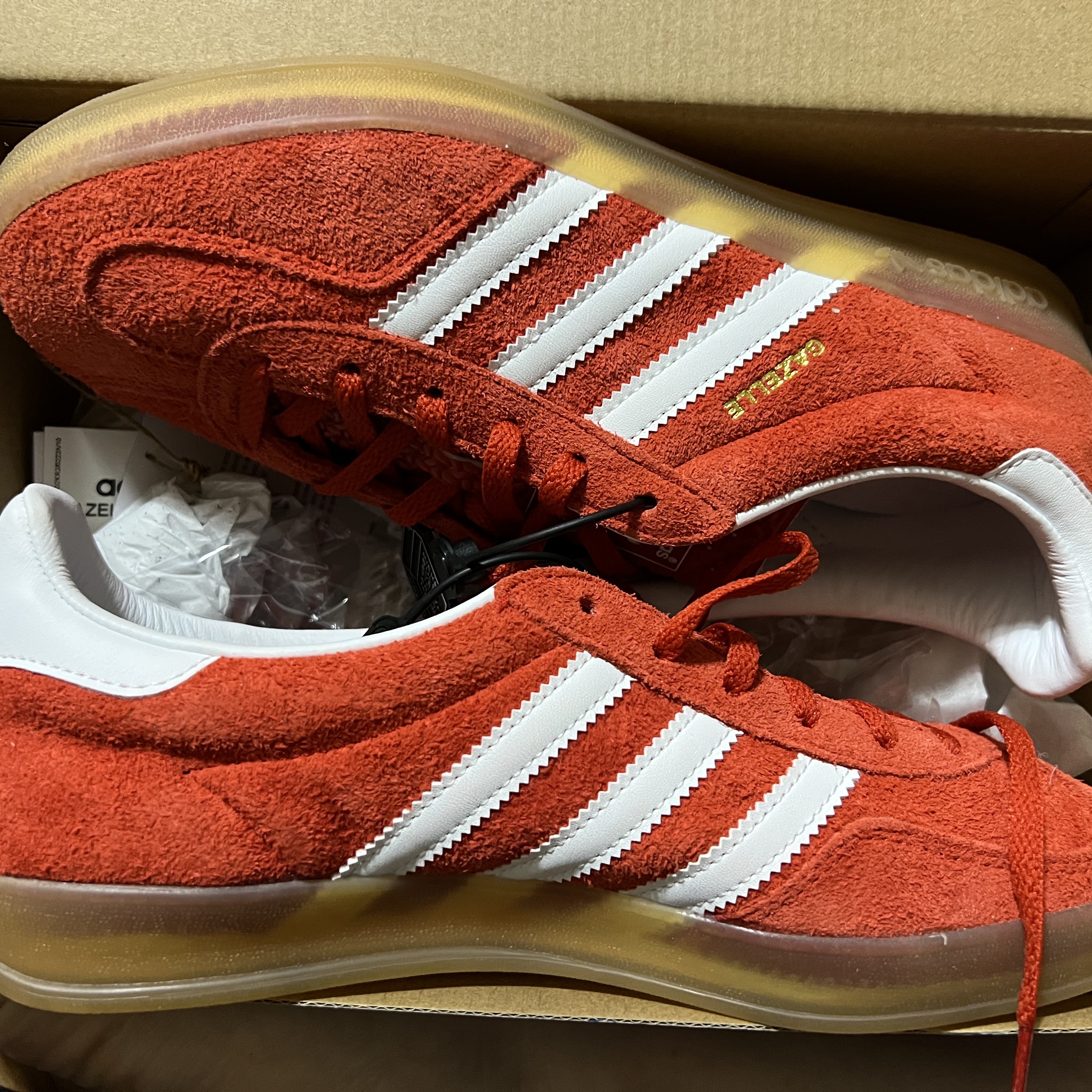 (W) Adidas Gazelle Indoor Bold Orange Cloud White 착용 스타일