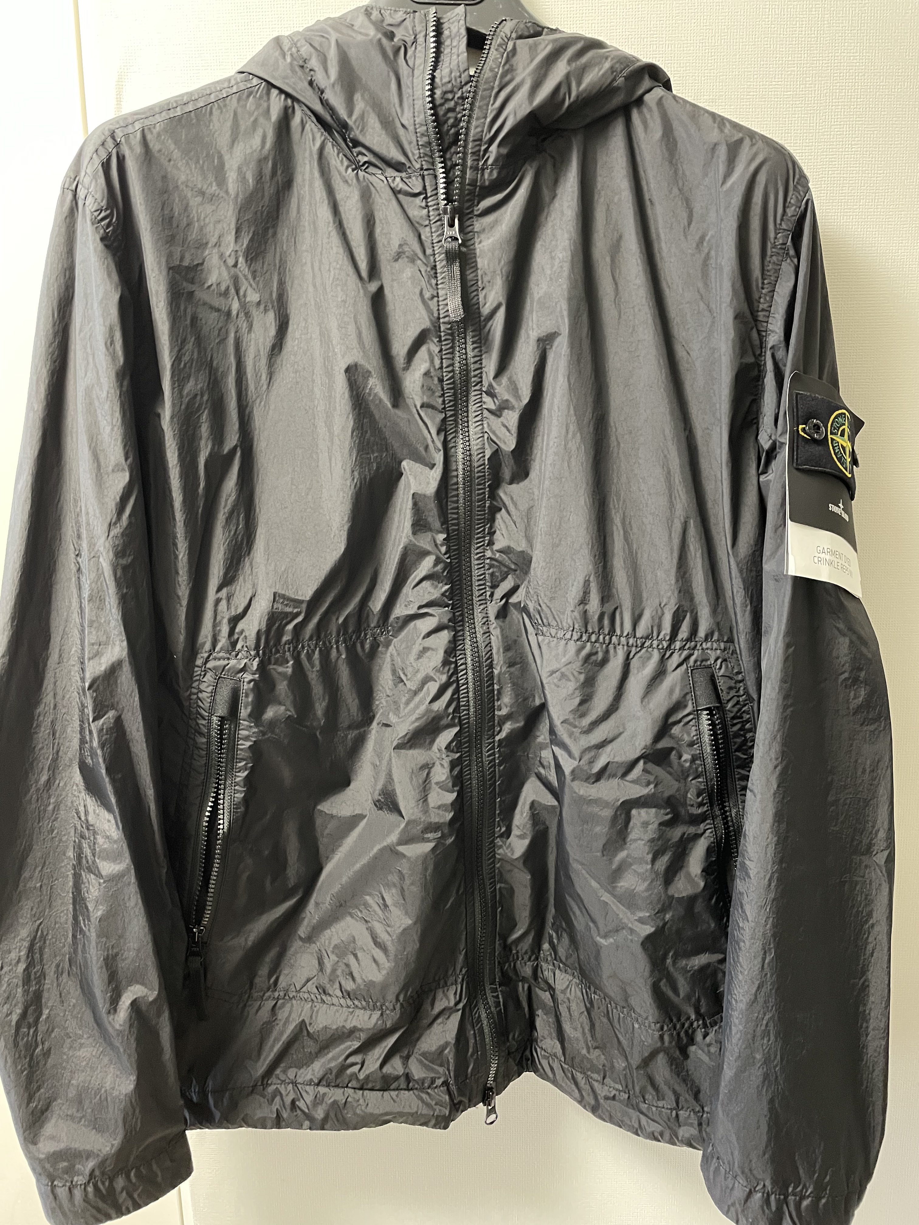 Stone Island 40522 Crinkle Reps Nylon Garment Dyed Hooded Jacket Black - 23SS 착용 스타일