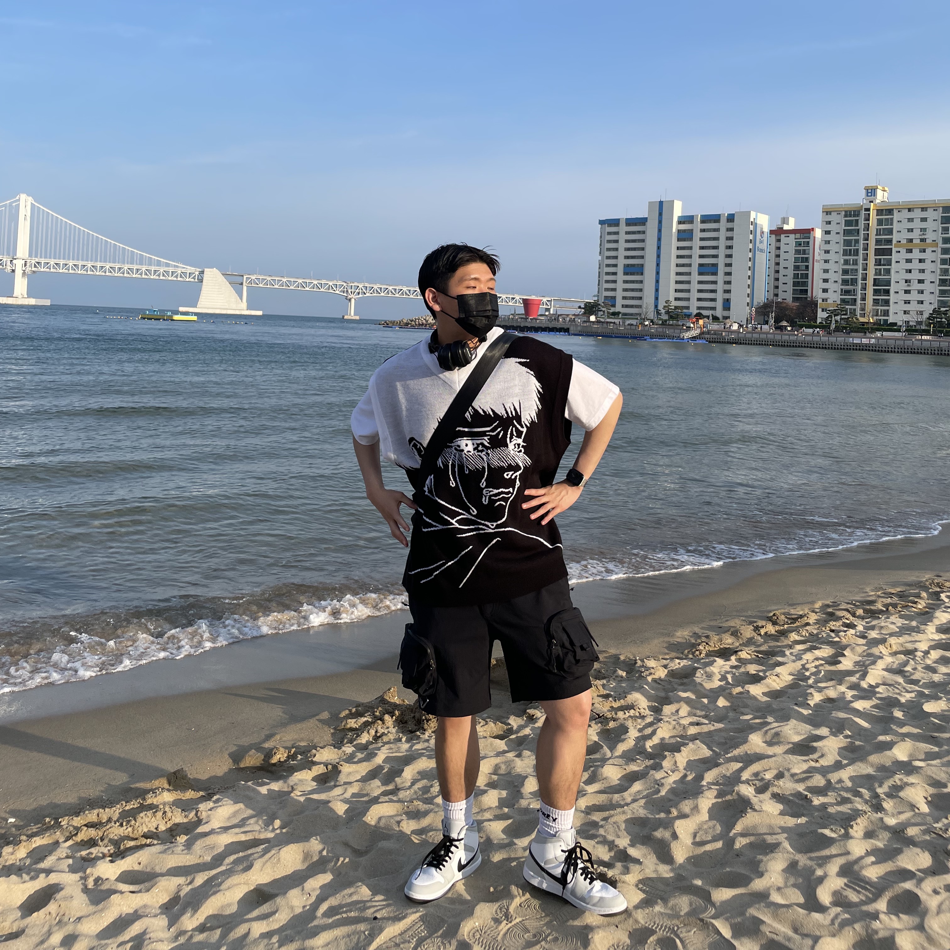 (W) Jordan 1 Mid Grey Fog, Nike ACG Cargo Shorts Black - US/EU 착용 스타일 - 1