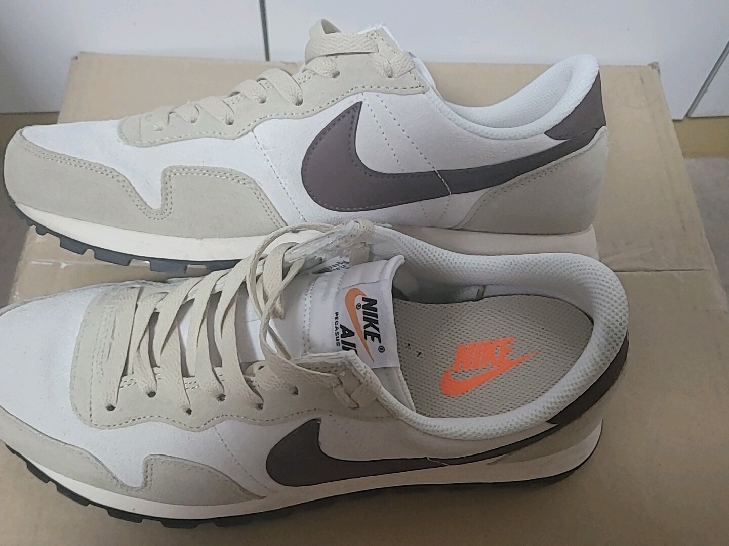 Nike Air Pegasus 83 PRM Sail and Light Chocolate 착용 스타일 - 1