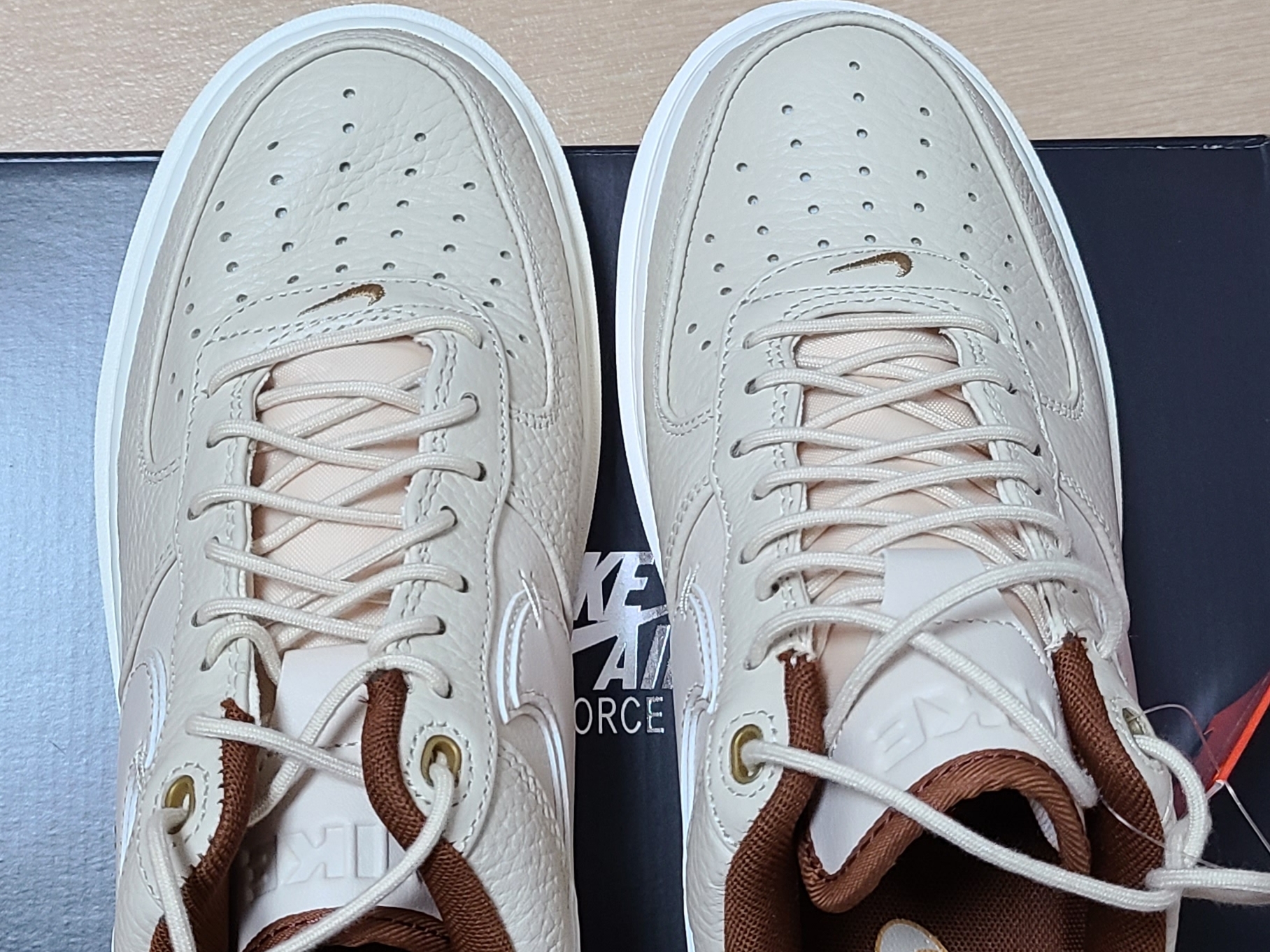 Nike Air Force 1 Luxe Pearl White 착용 스타일 - 1