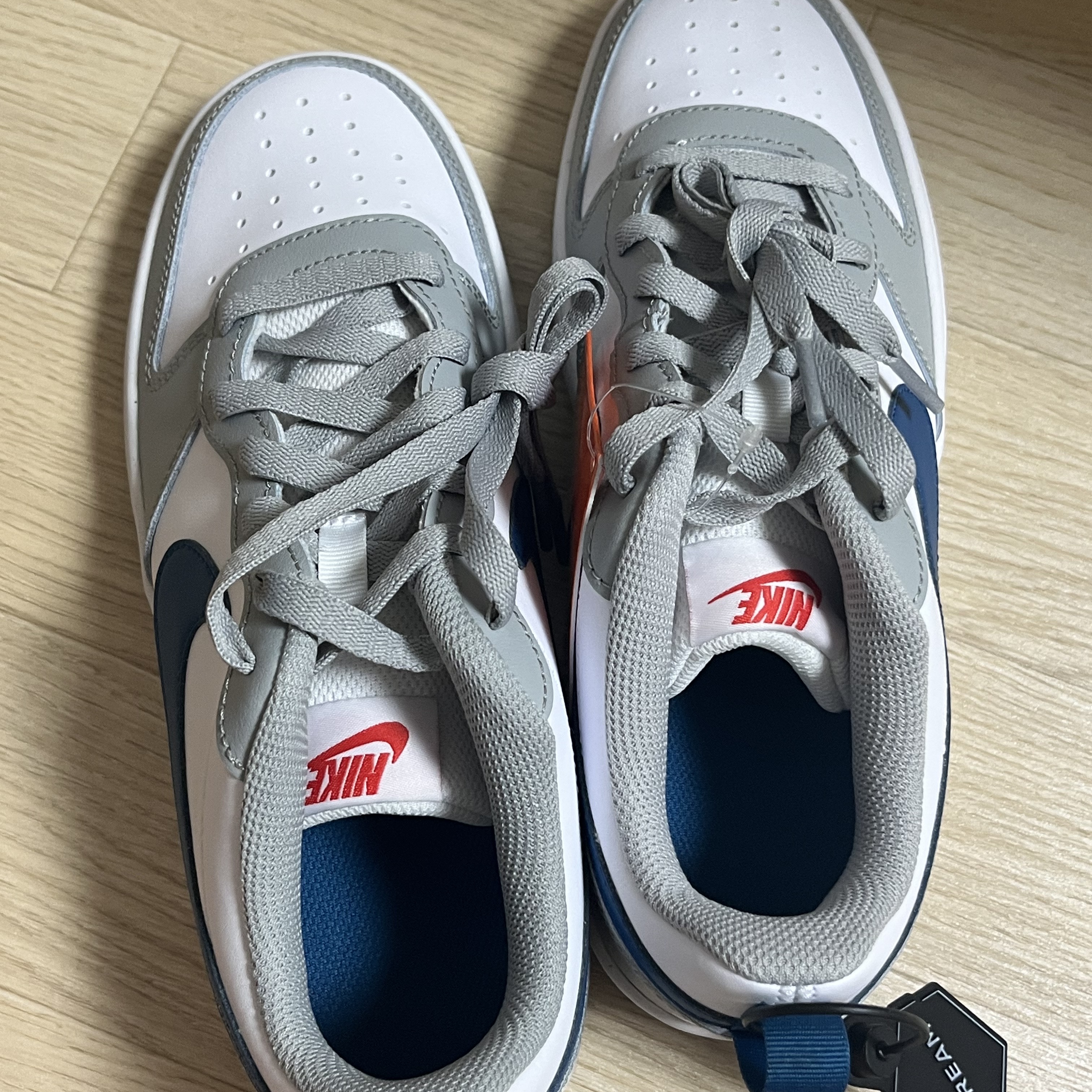 (GS) Nike Court Borough Low 2 Light Smoke Grey 착용 스타일 - 1