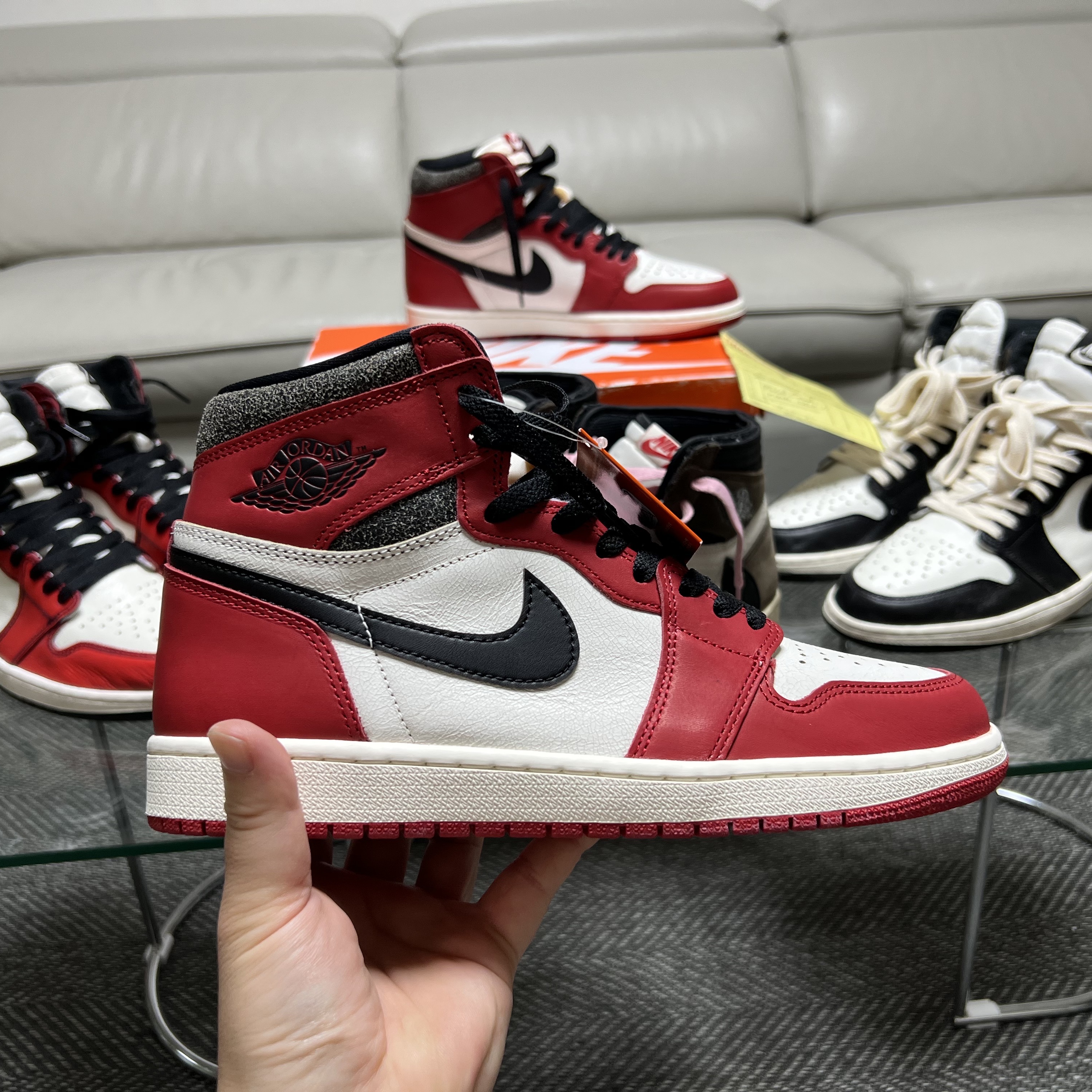 Jordan 1 Retro High OG Chicago 2022, Jordan 1 x Travis Scott Retro High OG SP Mocha 착용 스타일 - 2