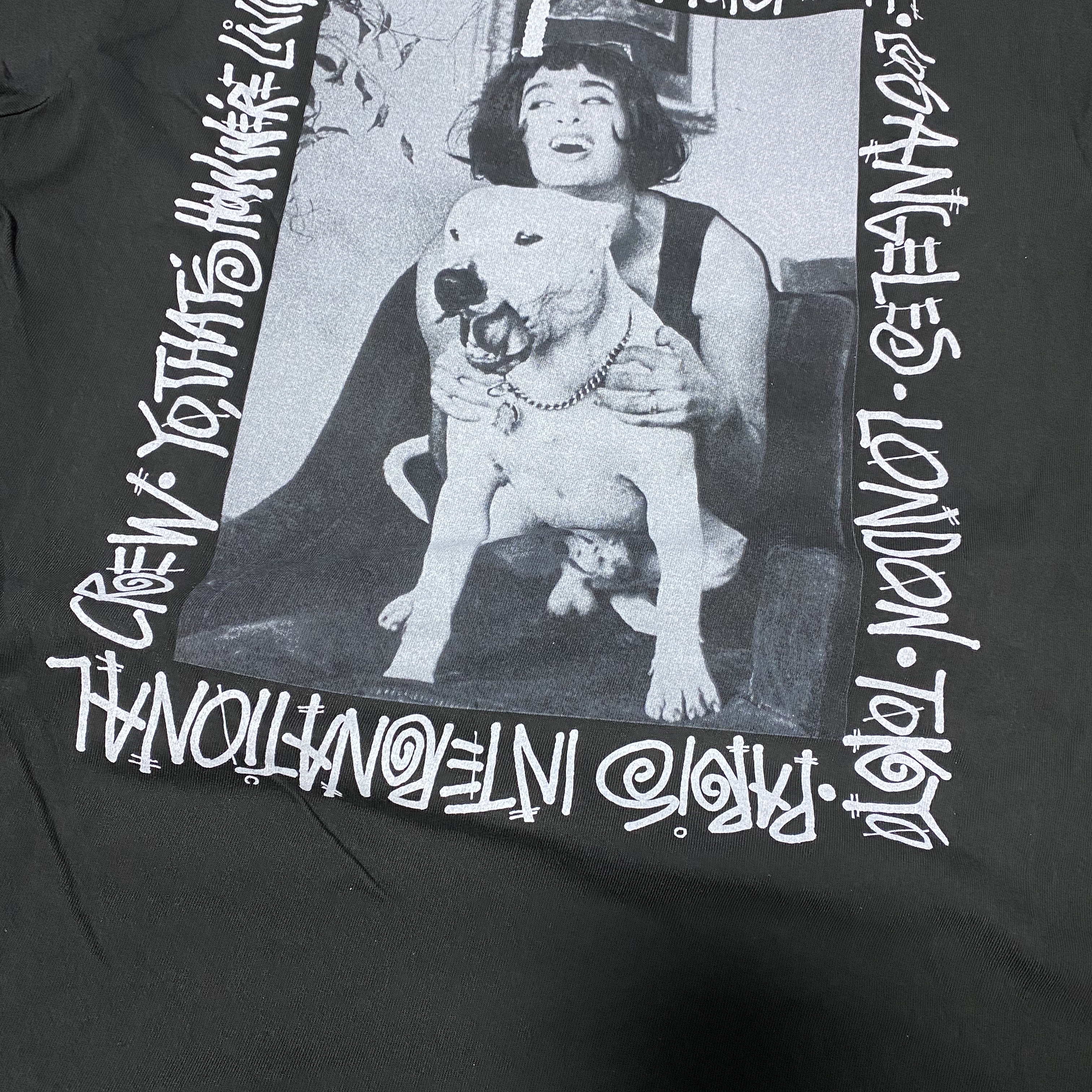 Stussy How We're Livin' Pigment Dyed T-Shirt Black 착용 스타일