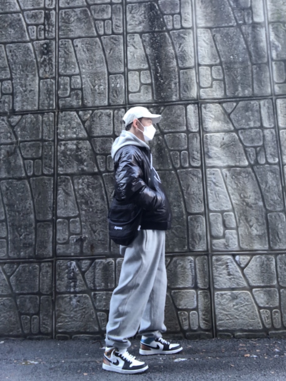 Nike Heritage 86 Futura Washed Cap Light Bone, Supreme Small Messenger Bag Black - 22SS 착용 스타일