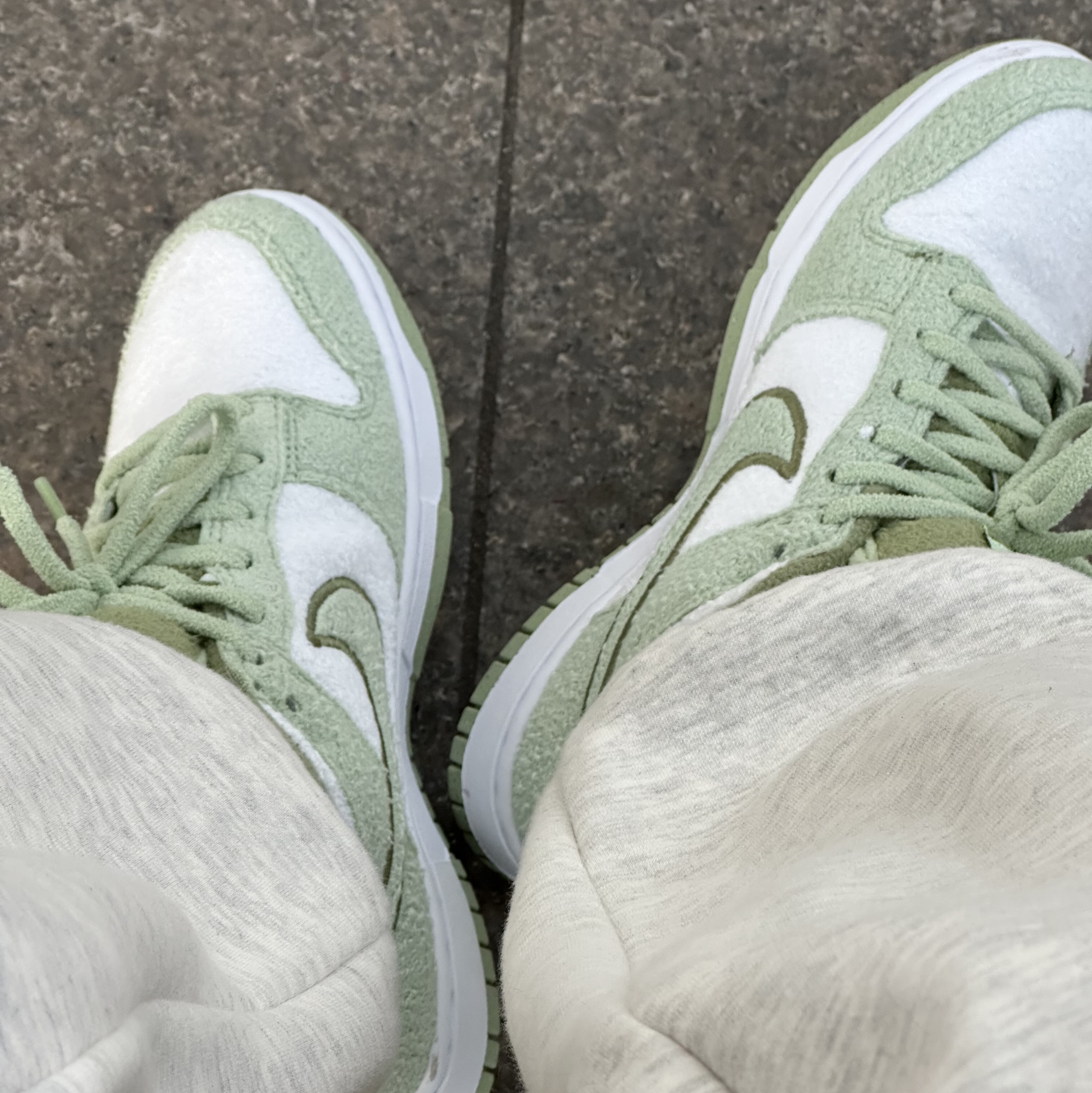 (W) Nike Dunk Low SE Honeydew Phantom 착용 스타일