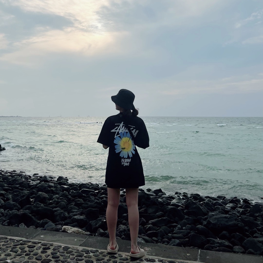 Stussy ITP Flower T-Shirt Black, Adidas Yeezy Slide Bone 착용 스타일 - 2