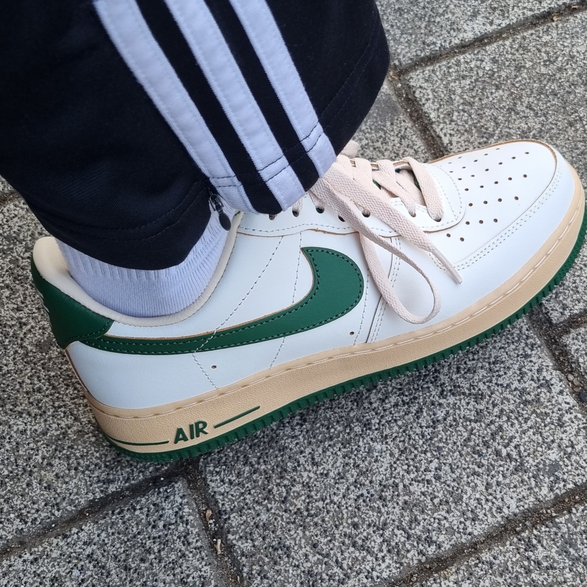 (W) Nike Air Force 1 Low Gorge Green 착용 스타일 - 1