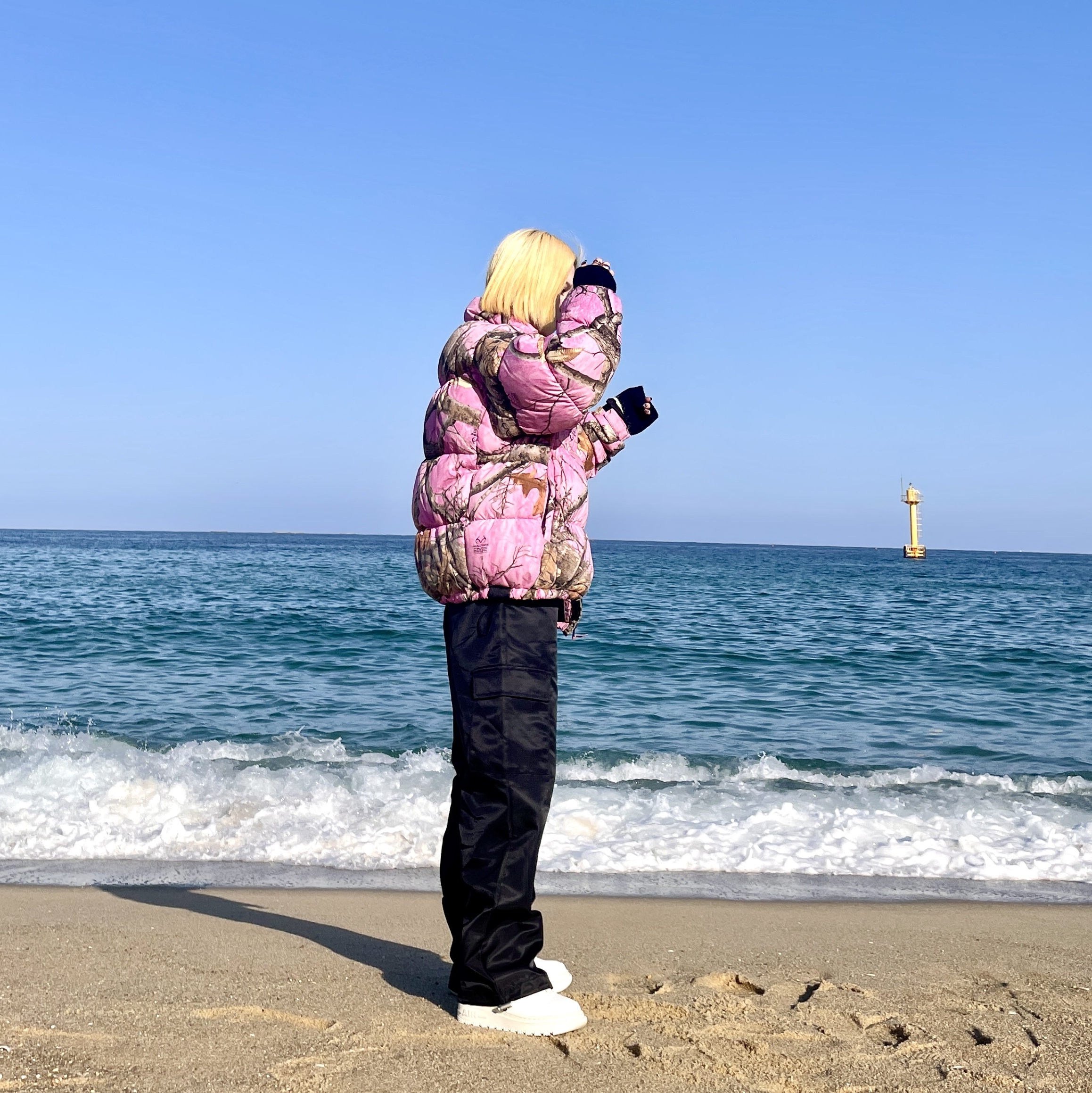 (W) Nike Air Force 1 High Utility 2.0 Summit White 착용 스타일 - 1