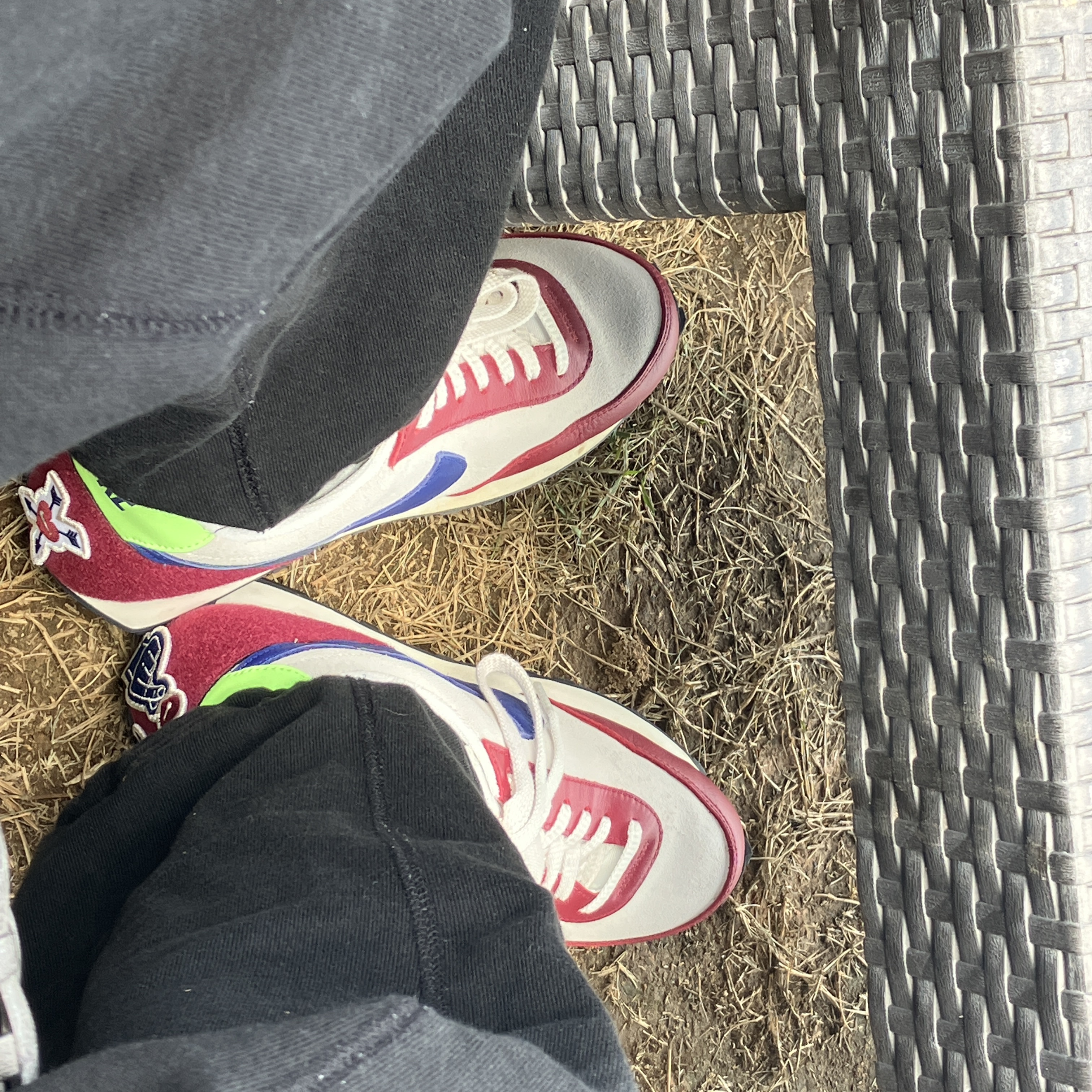 (W) Nike Daybreak Sail Deep Royal Blue Pomegranate 착용 스타일