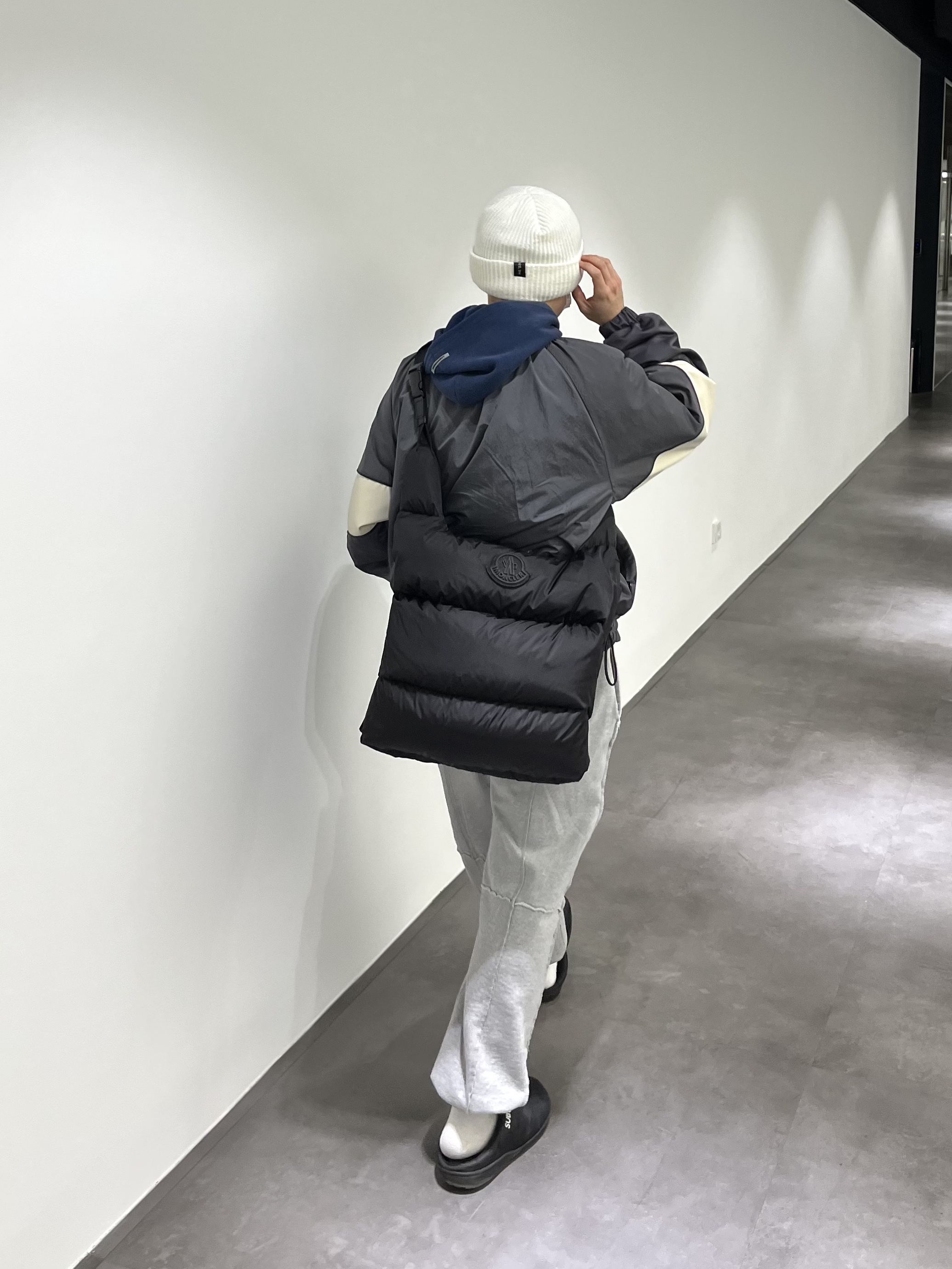 Ader Error Mem Jumper Grey 착용 스타일