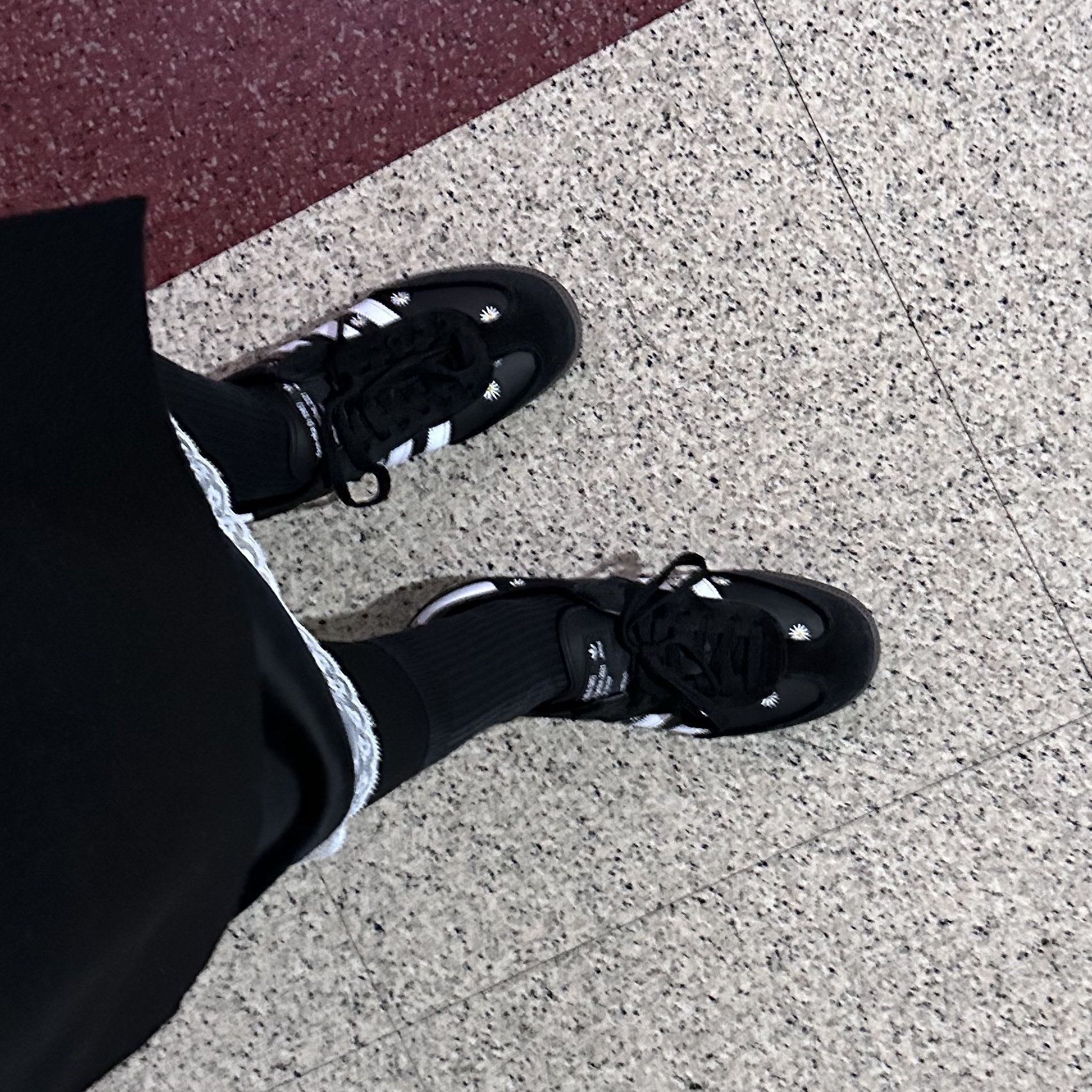 Adidas x Atmos x Face Samba OG Core Black 착용 스타일 - 1