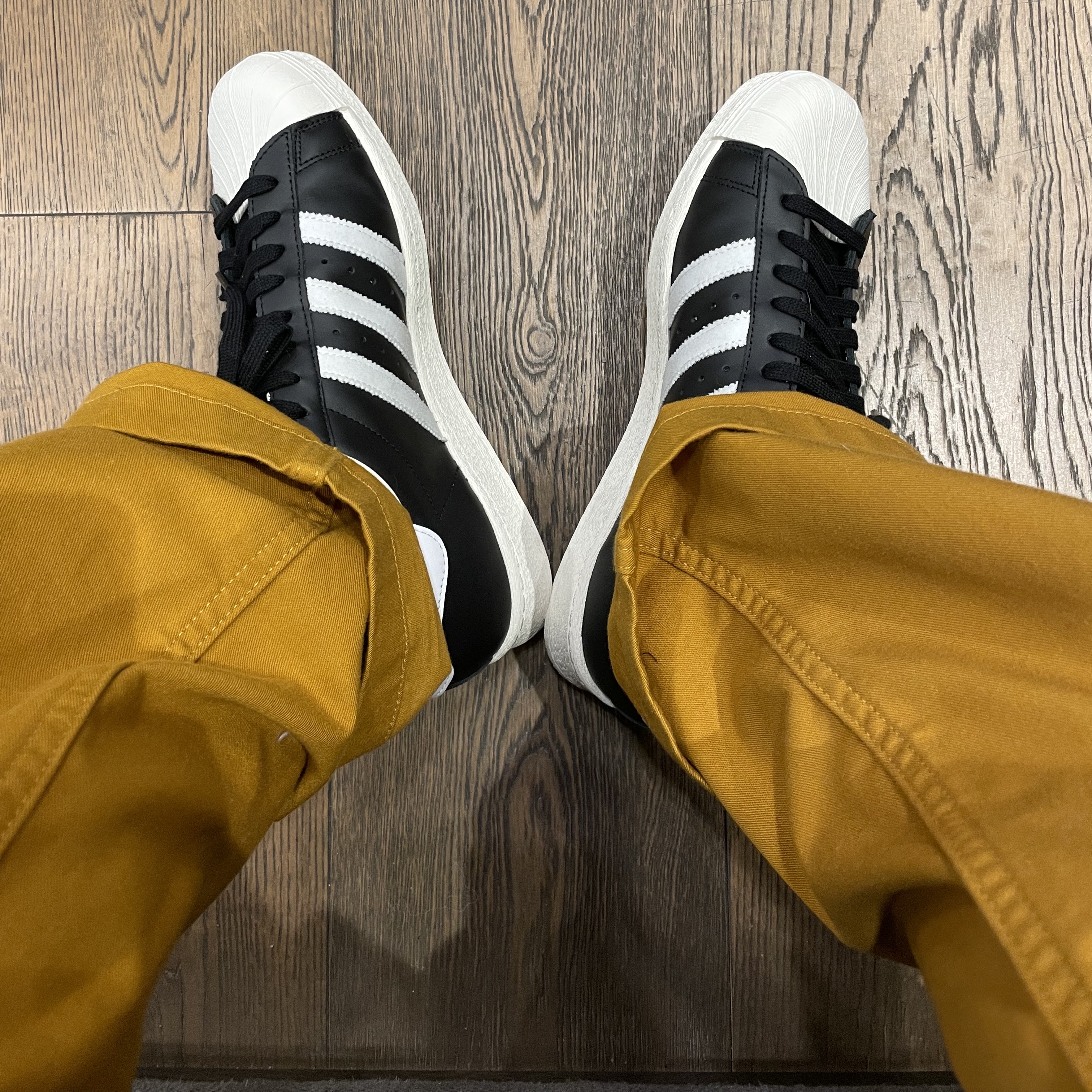 Adidas Superstar 82 FI Core Black 착용 스타일 - 1