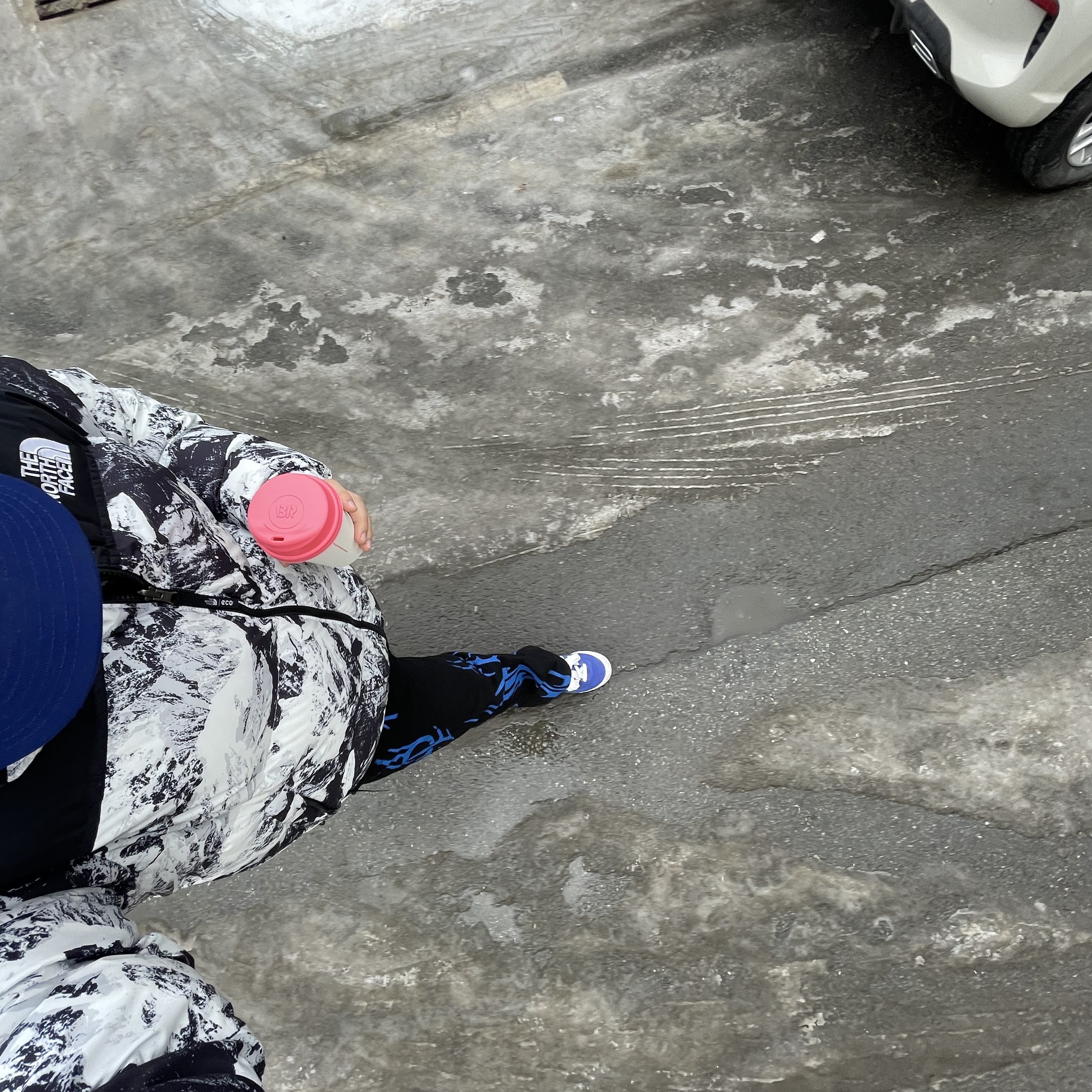 Adidas x Atmos Adimatic Blue, The North Face 1996 Novelty Nuptse Jacket Nutral Gray 착용 스타일