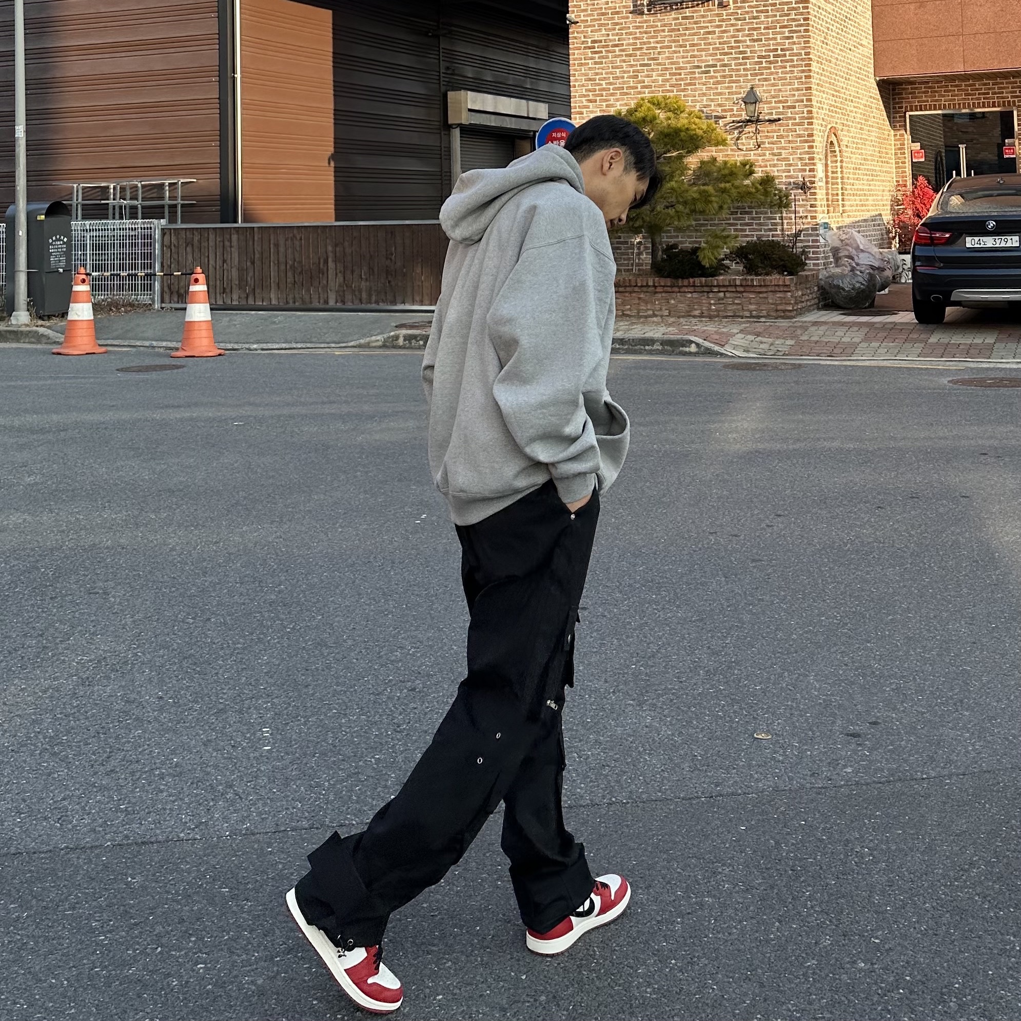 Jordan 1 Retro High OG Chicago 2022, Nike x Stussy NRG RA Pullover Hoodie Dark Grey Heather (DJ9488-063) 착용 스타일