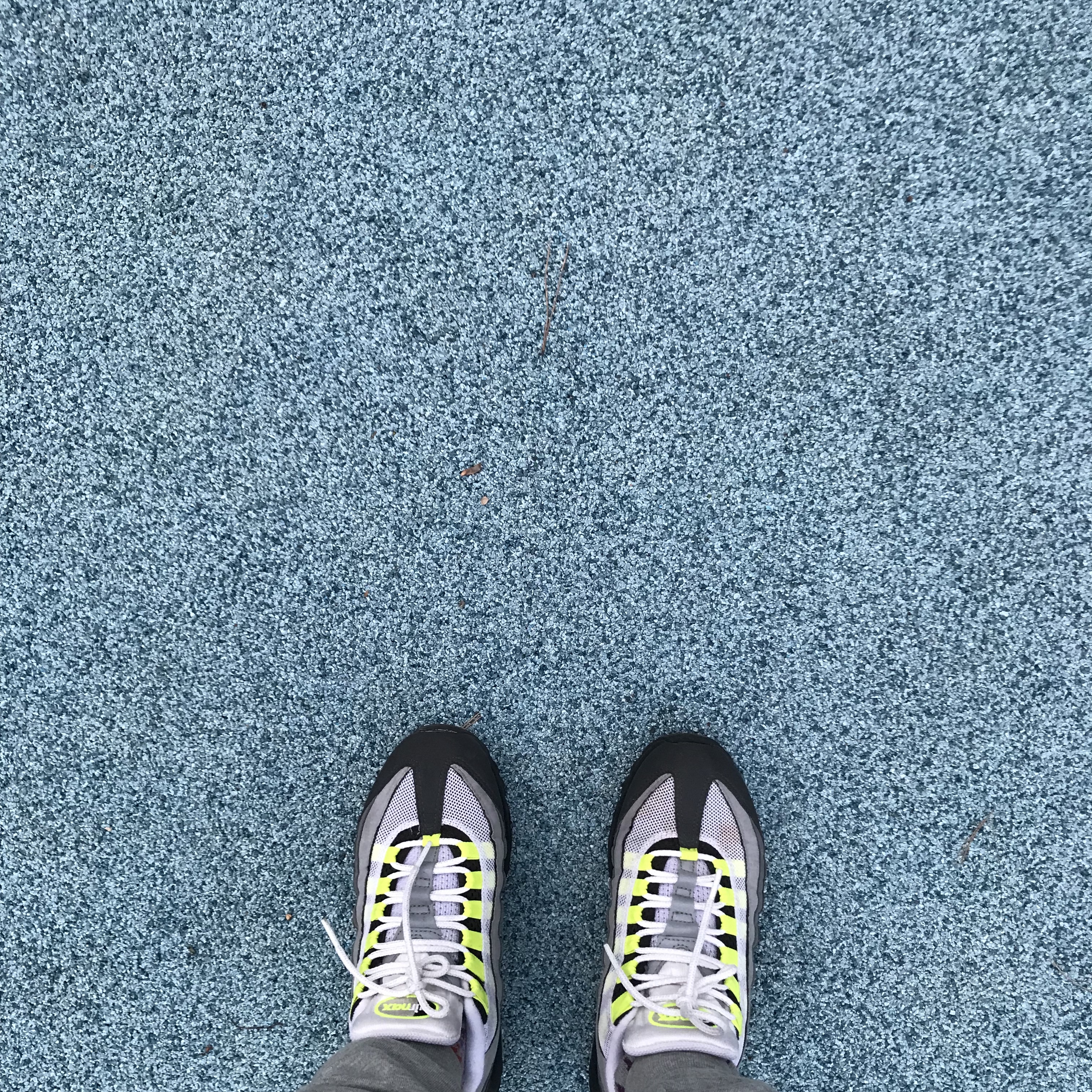 Nike Air Max 95 OG Neon Yellow 2020, (GS) Jordan 1 Retro High OG Shattered Backboard 3.0 착용 스타일 - 1