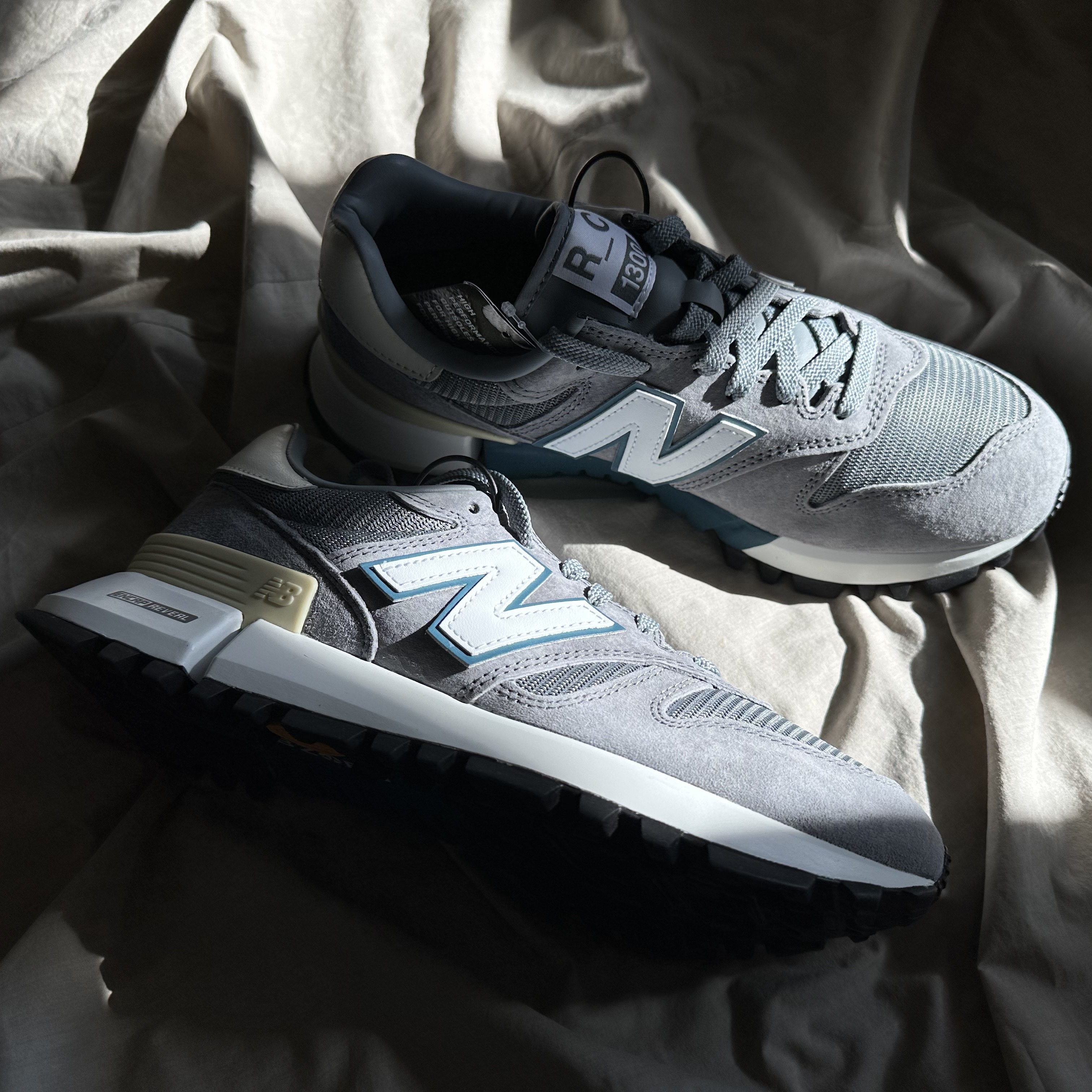 New Balance x Tokyo Design Studio R_C 1300 Grey Teal 착용 스타일