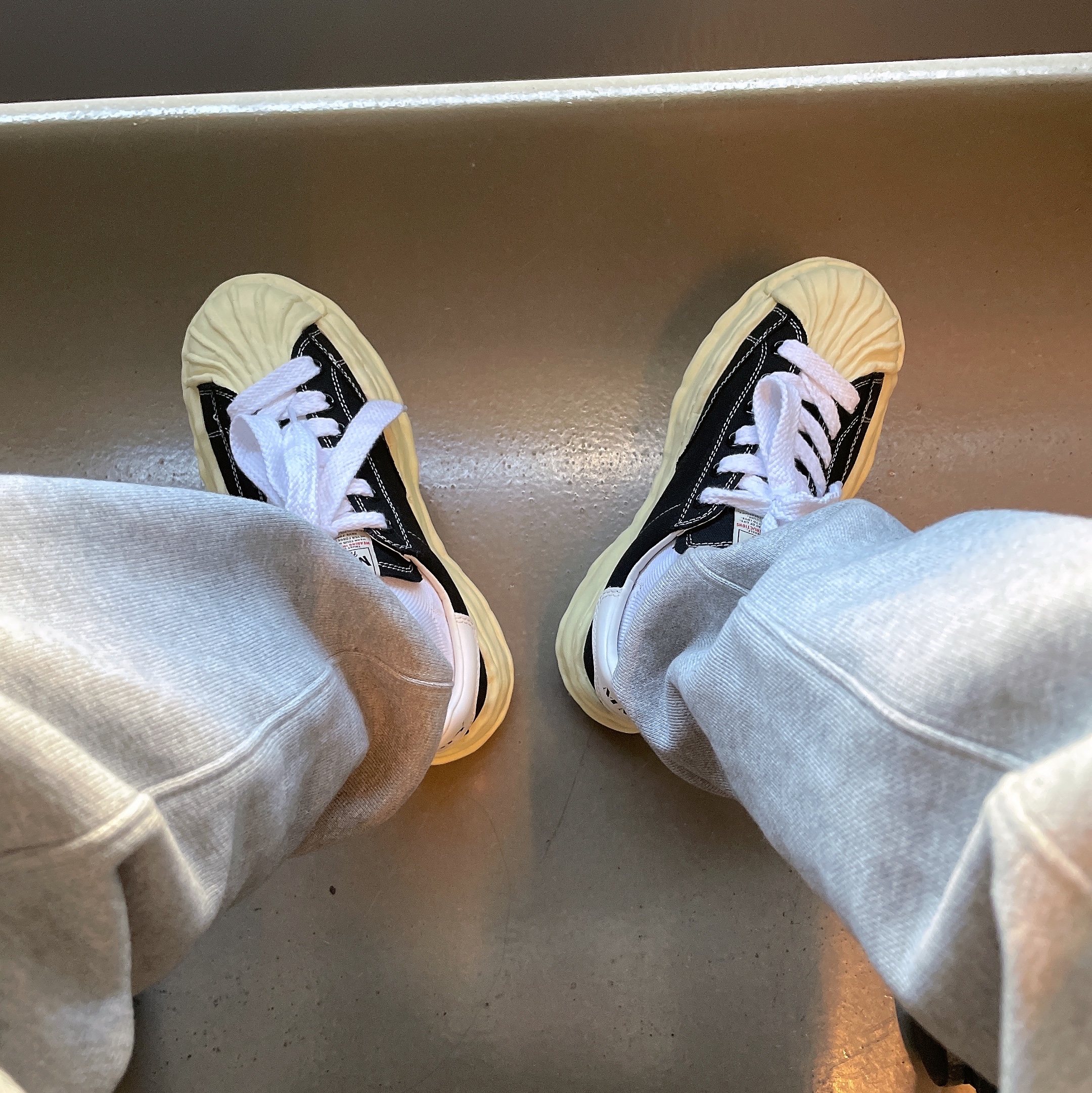 Maison Mihara Yasuhiro Blakey VL OG Sole Canvas Low-top Sneakers Black 착용 스타일 - 2