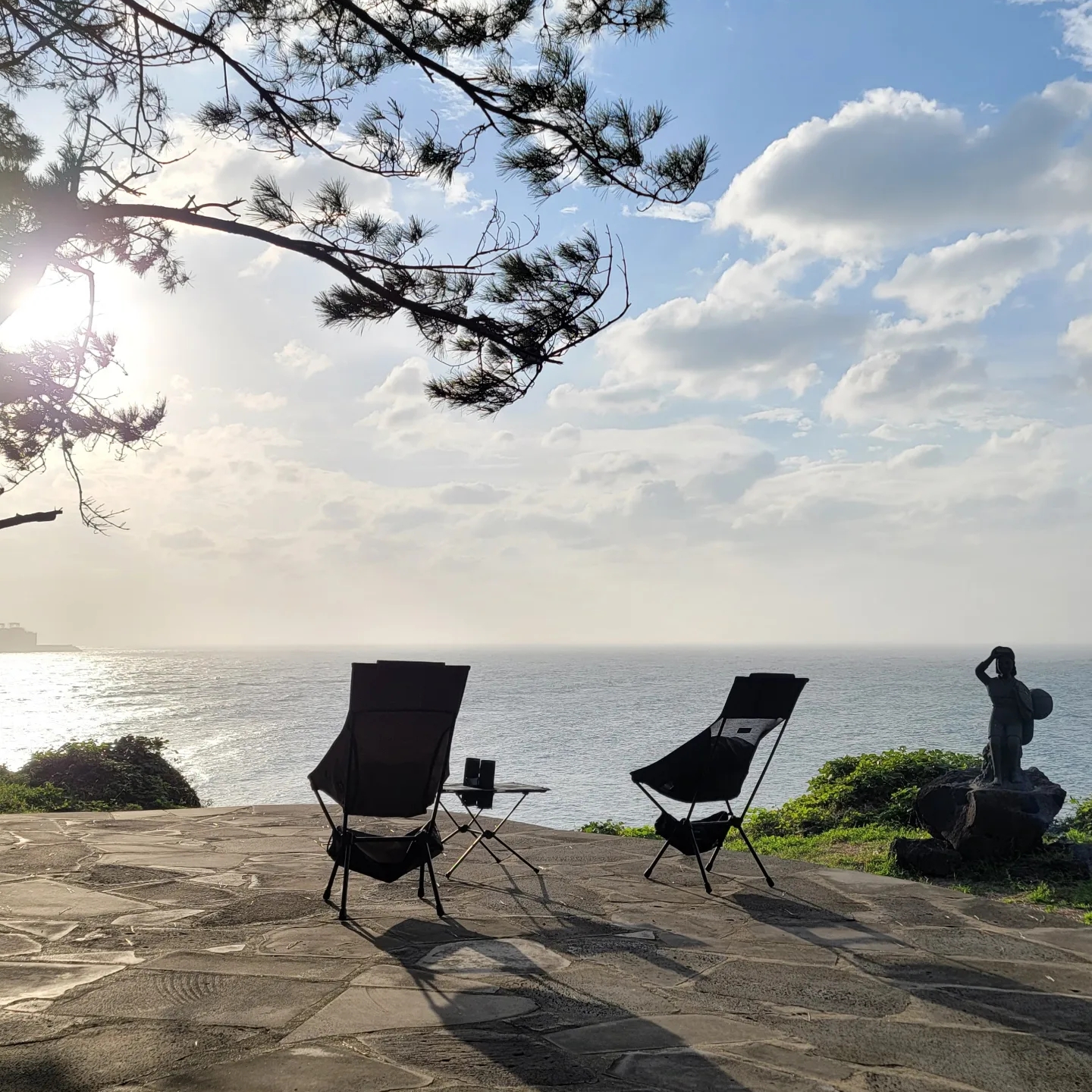 Nike NRG ACG Bucket Black, Jordan x Travis Scott x Fragment T-Shirt Sail (DJ0619-133) 착용 스타일 - 3