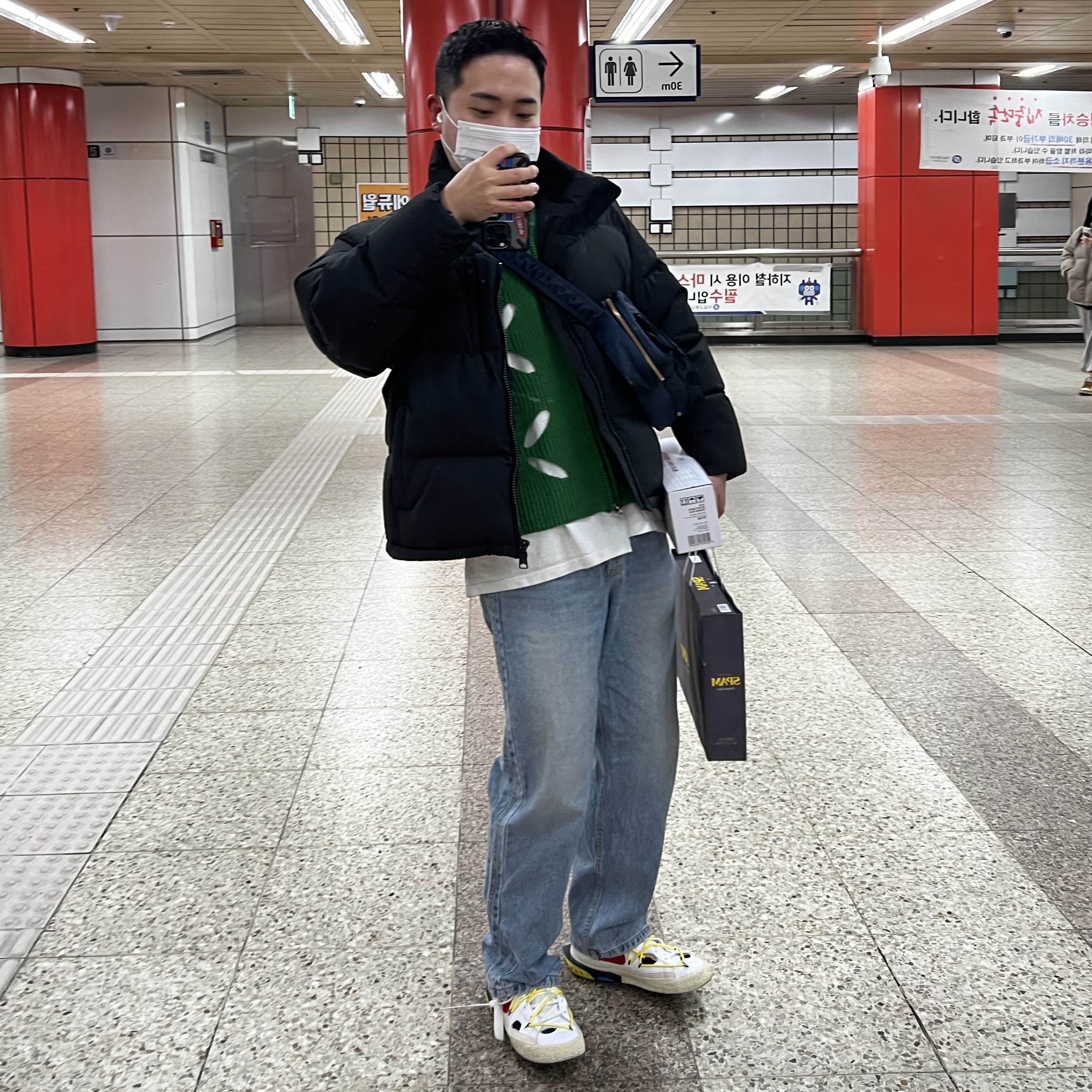 Nike x Off-White Blazer Low '77 White and University Red, Porter Tanker Shoulder Bag S Iron Blue 착용 스타일